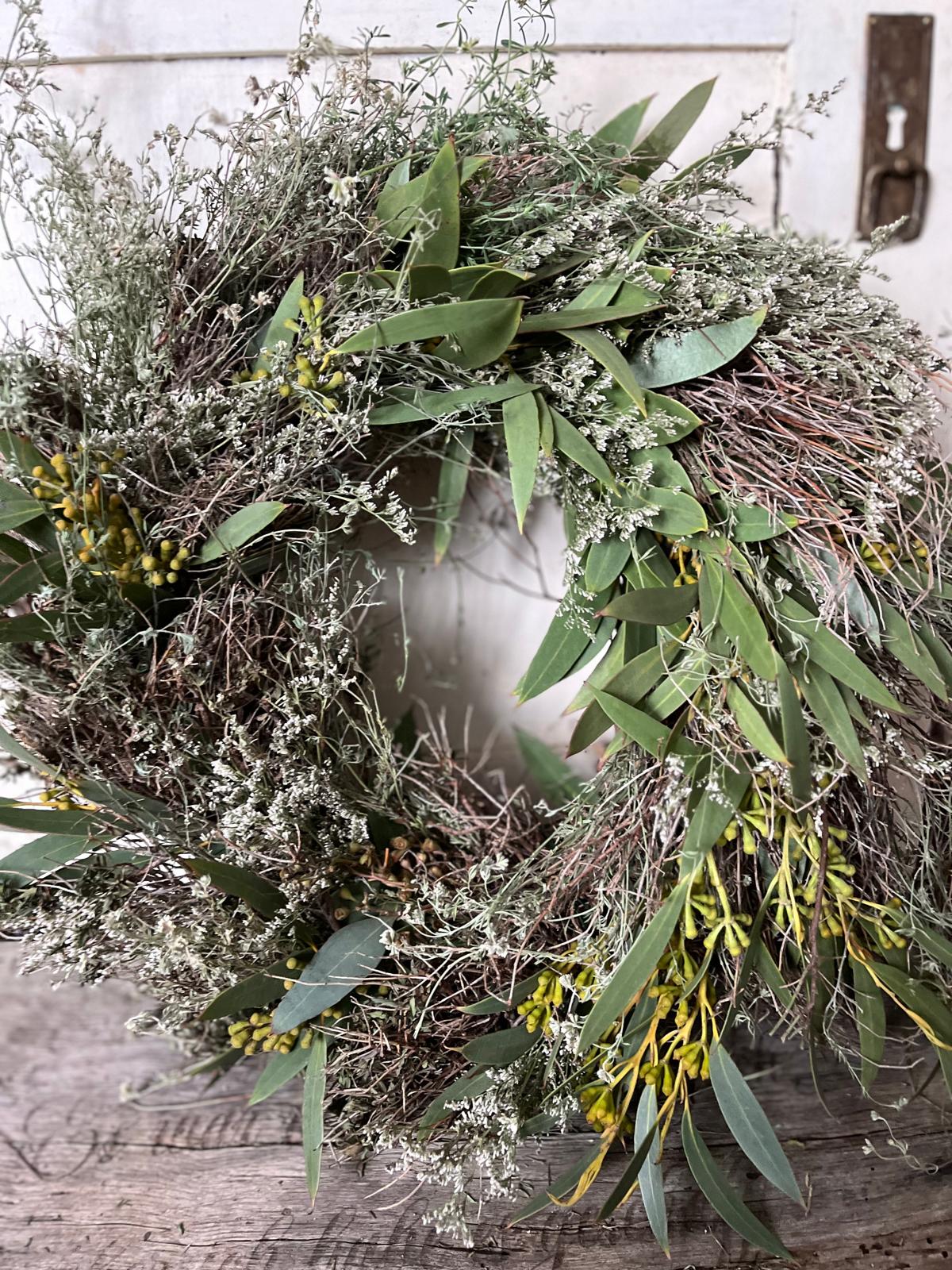 Kranz aus Thymian, Strandflieder & Eukalyptus – Handgemachte Gartendeko oder Türkranz