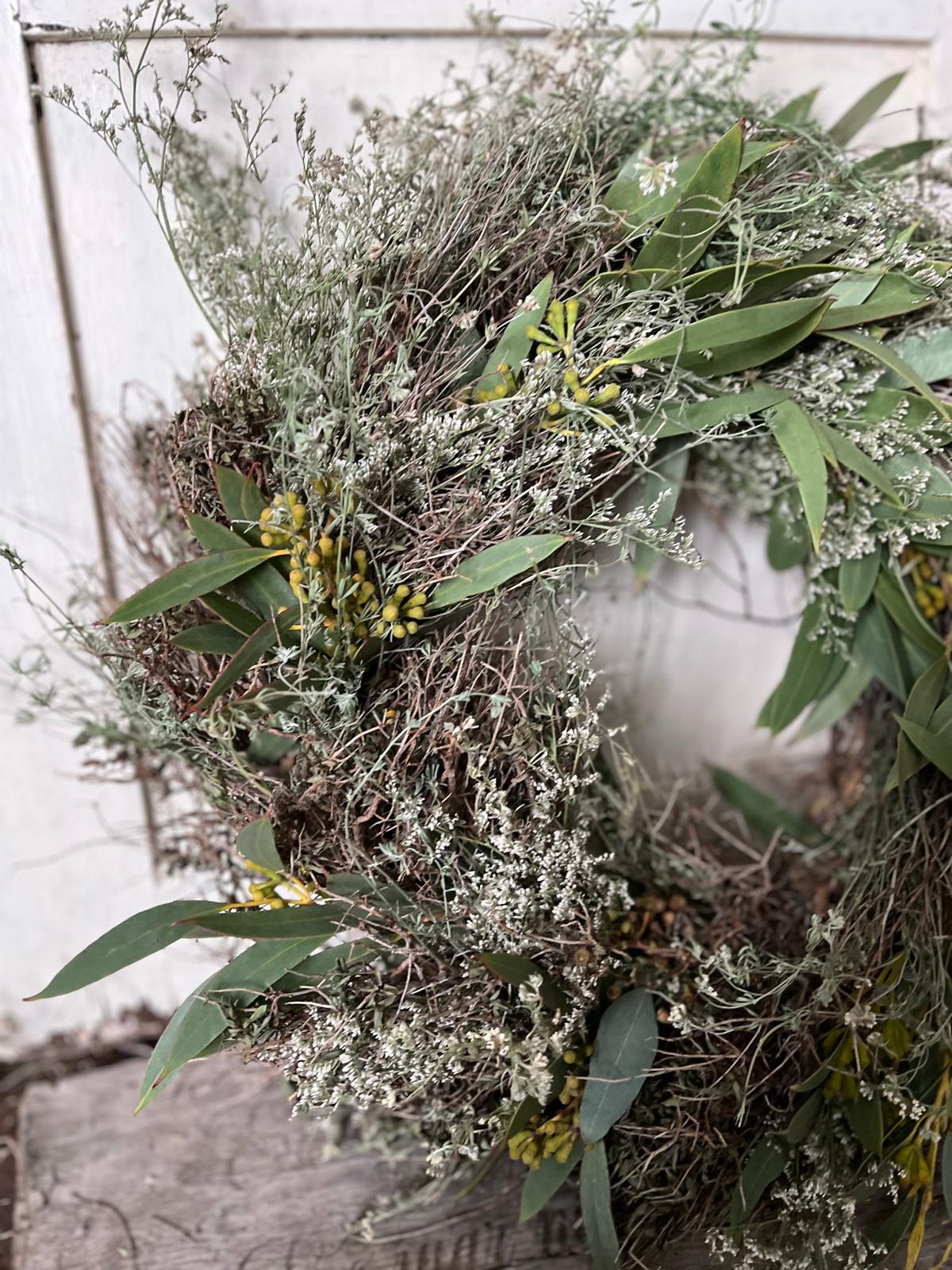 Kranz aus Thymian, Strandflieder & Eukalyptus – Handgemachte Gartendeko oder Türkranz