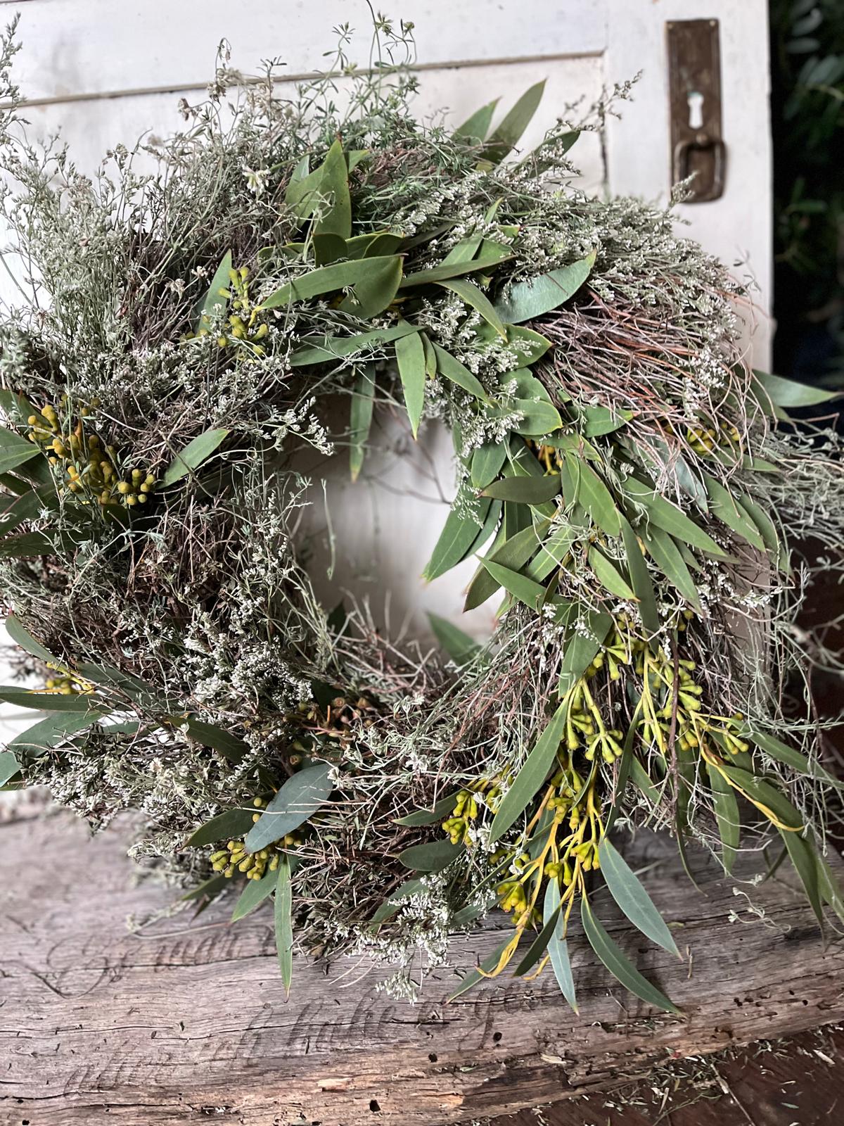 Kranz aus Thymian, Strandflieder & Eukalyptus – Handgemachte Gartendeko oder Türkranz