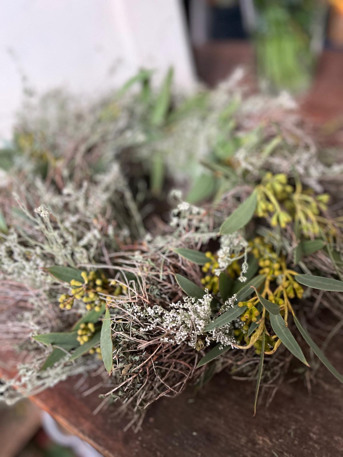 Kranz aus Thymian, Strandflieder & Eukalyptus – Handgemachte Gartendeko oder Türkranz