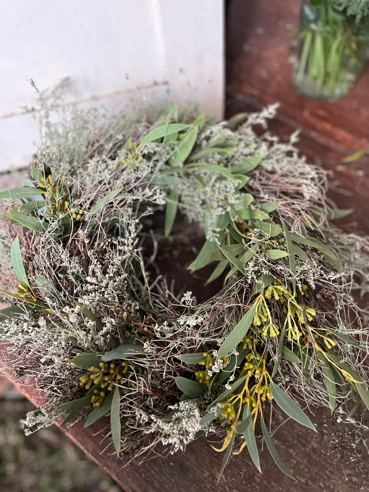 Kranz aus Thymian, Strandflieder & Eukalyptus – Handgemachte Gartendeko oder Türkranz