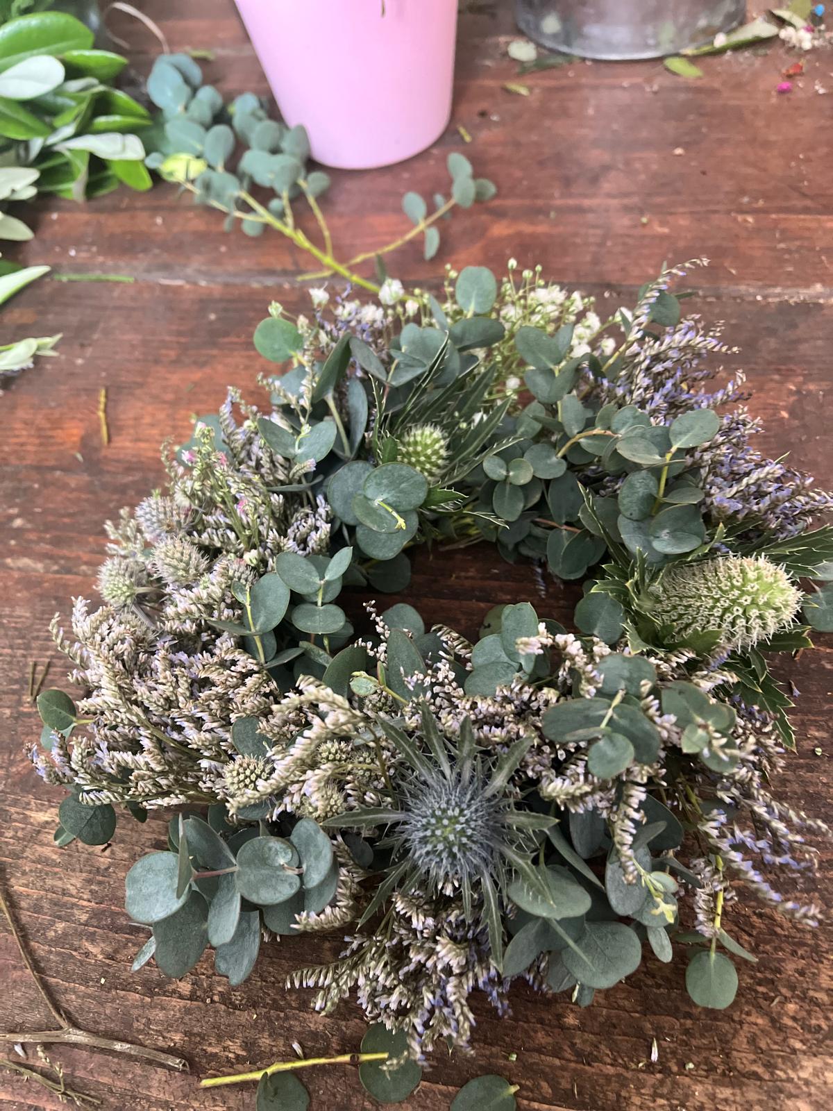 Kranz aus Disteln, Schleierkraut & Strandflieder – Naturkranz zum Trocknen 20cm