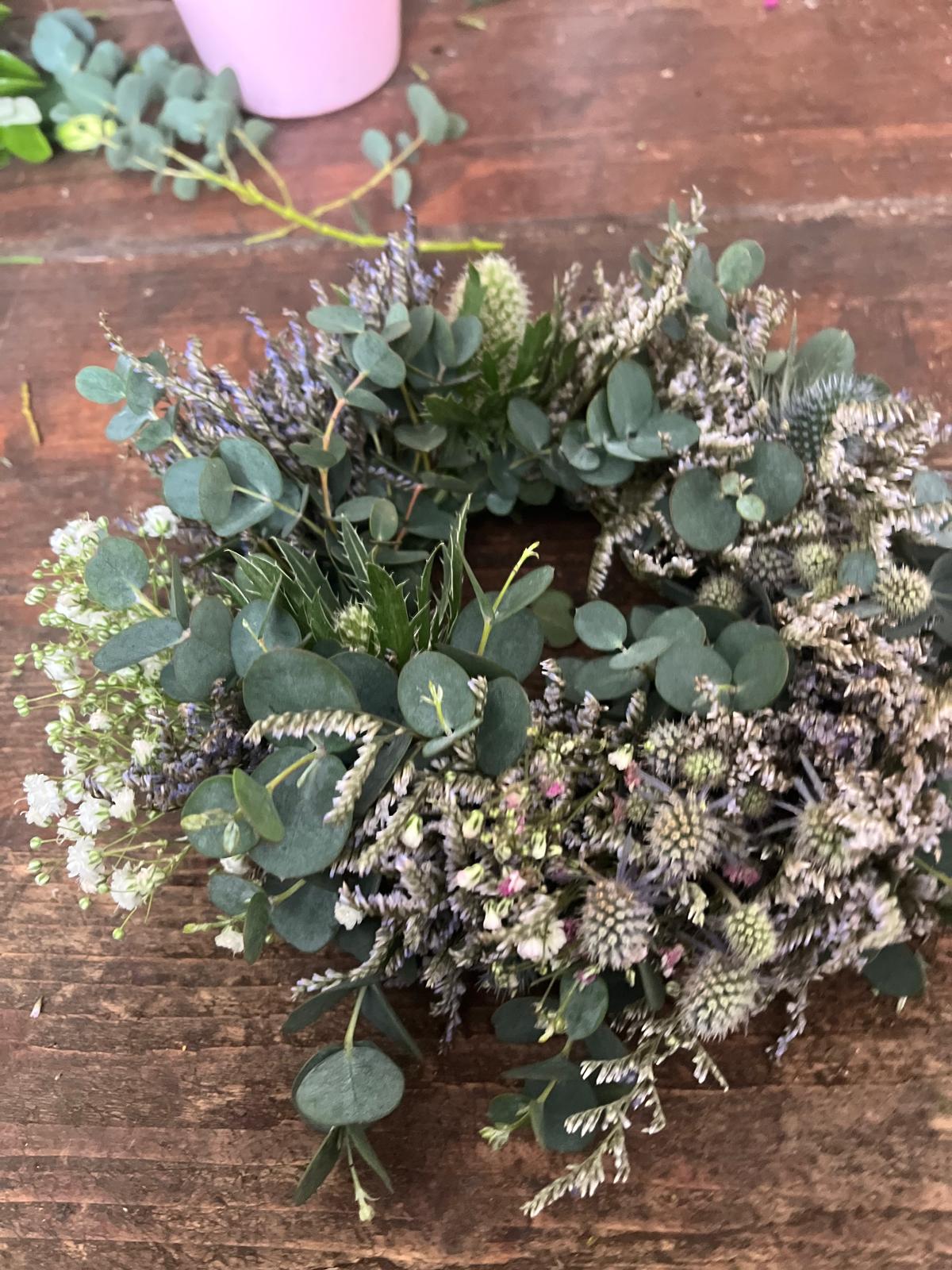 Kranz aus Disteln, Schleierkraut & Strandflieder – Naturkranz zum Trocknen 20cm