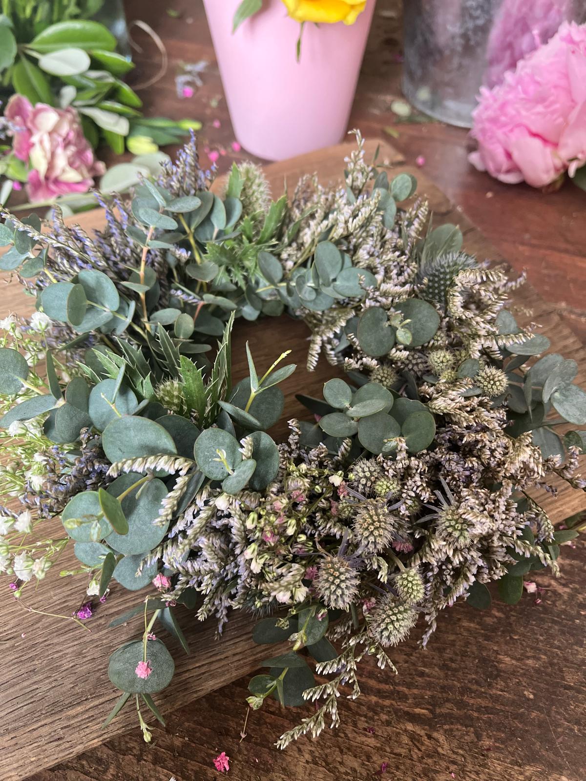 Kranz aus Disteln, Schleierkraut & Strandflieder – Naturkranz zum Trocknen 20cm