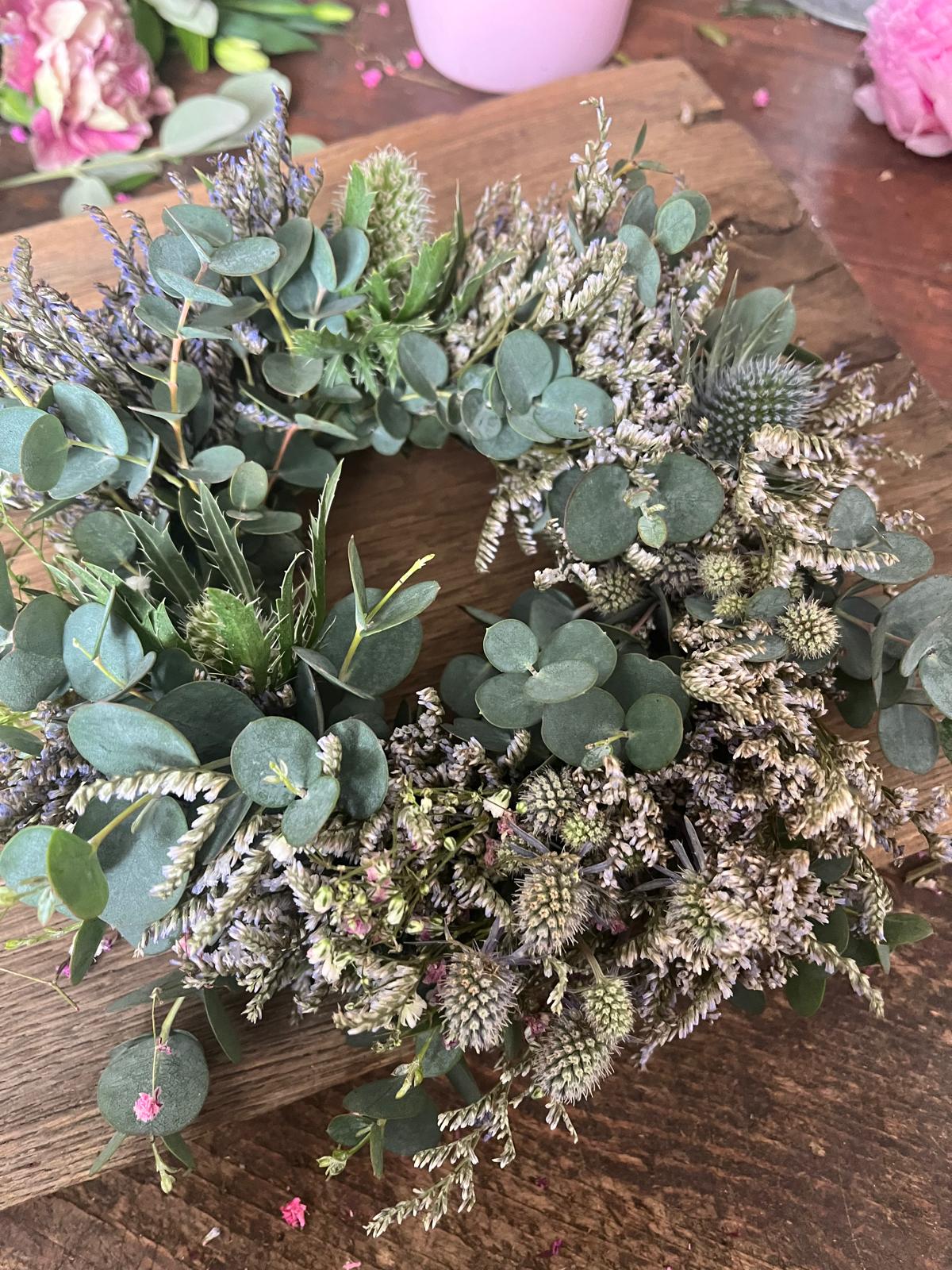 Kranz aus Disteln, Schleierkraut & Strandflieder – Naturkranz zum Trocknen 20cm