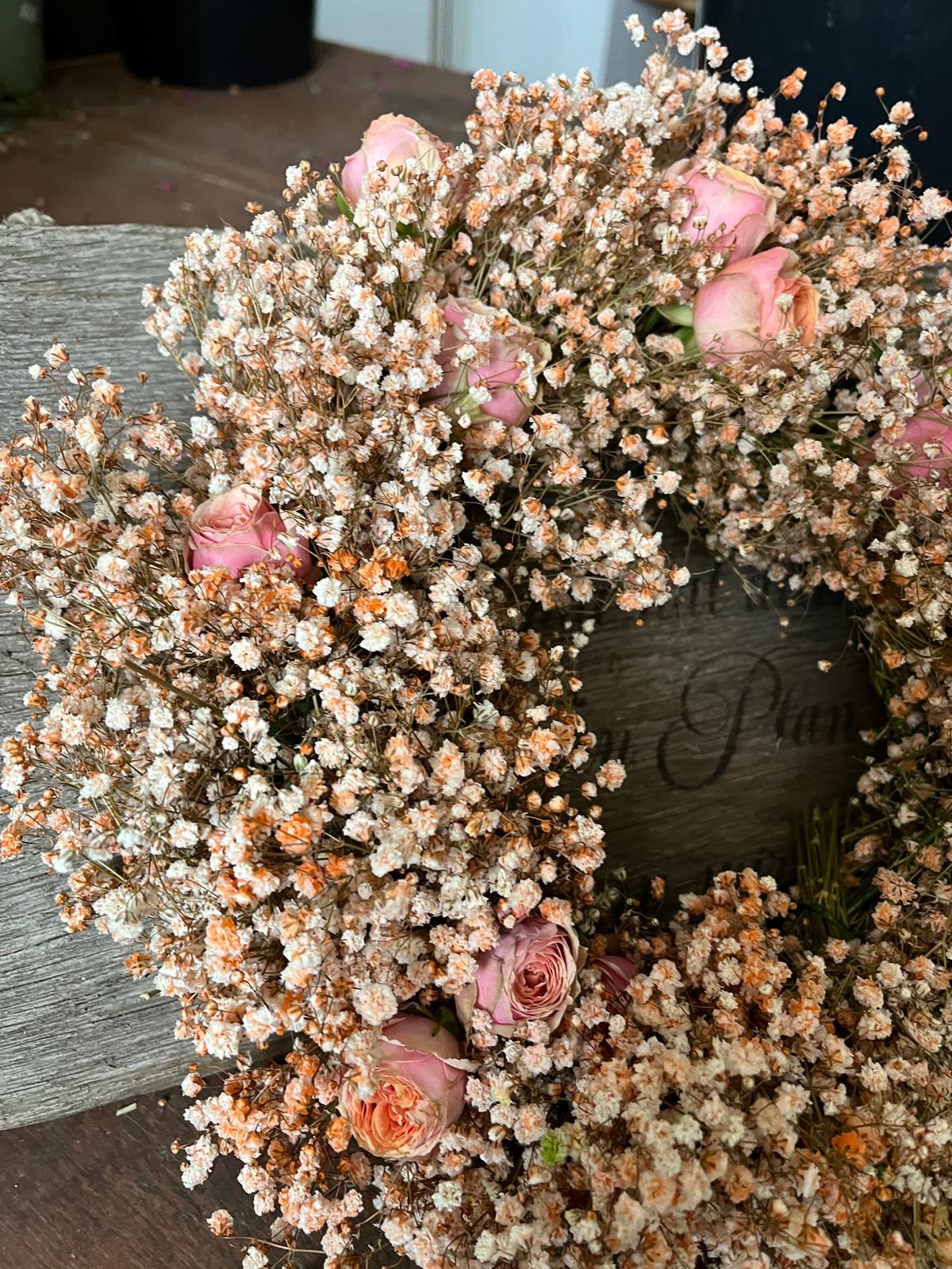 Kranz aus Schleierkraut & Rosen – Handgemachter Trockenkranz 25cm