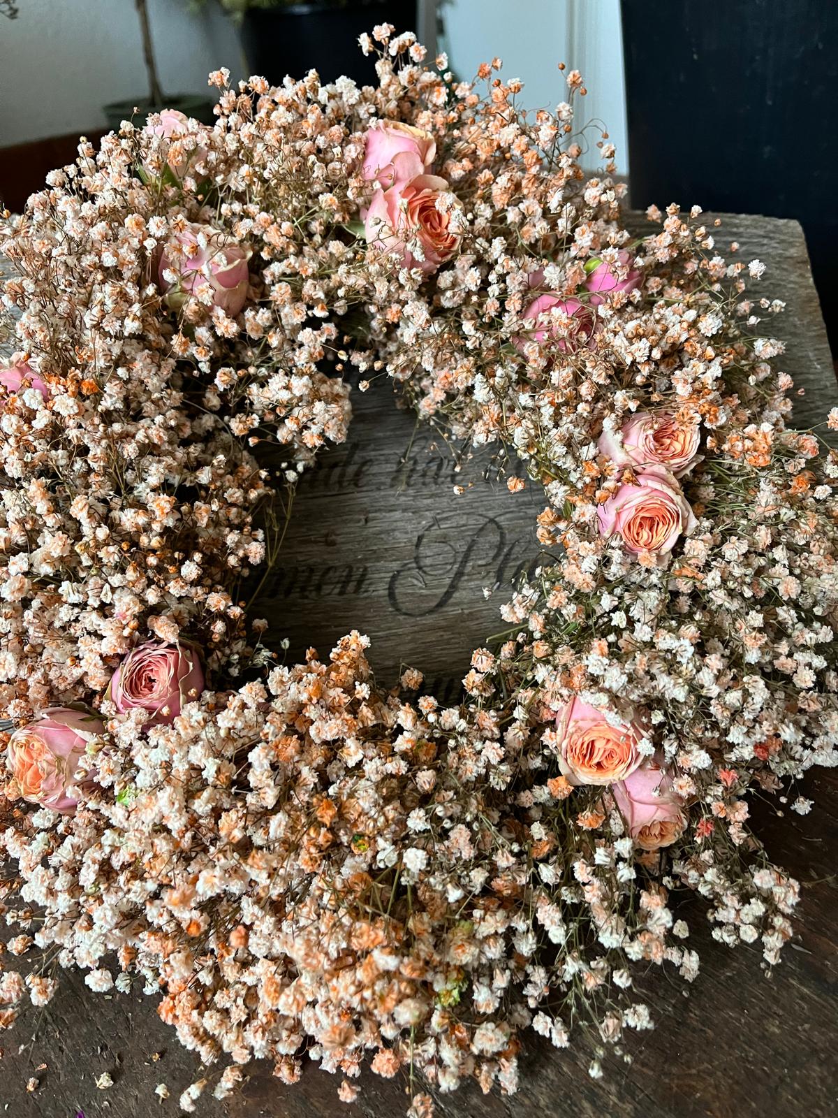 Kranz aus Schleierkraut & Rosen – Handgemachter Trockenkranz 25cm