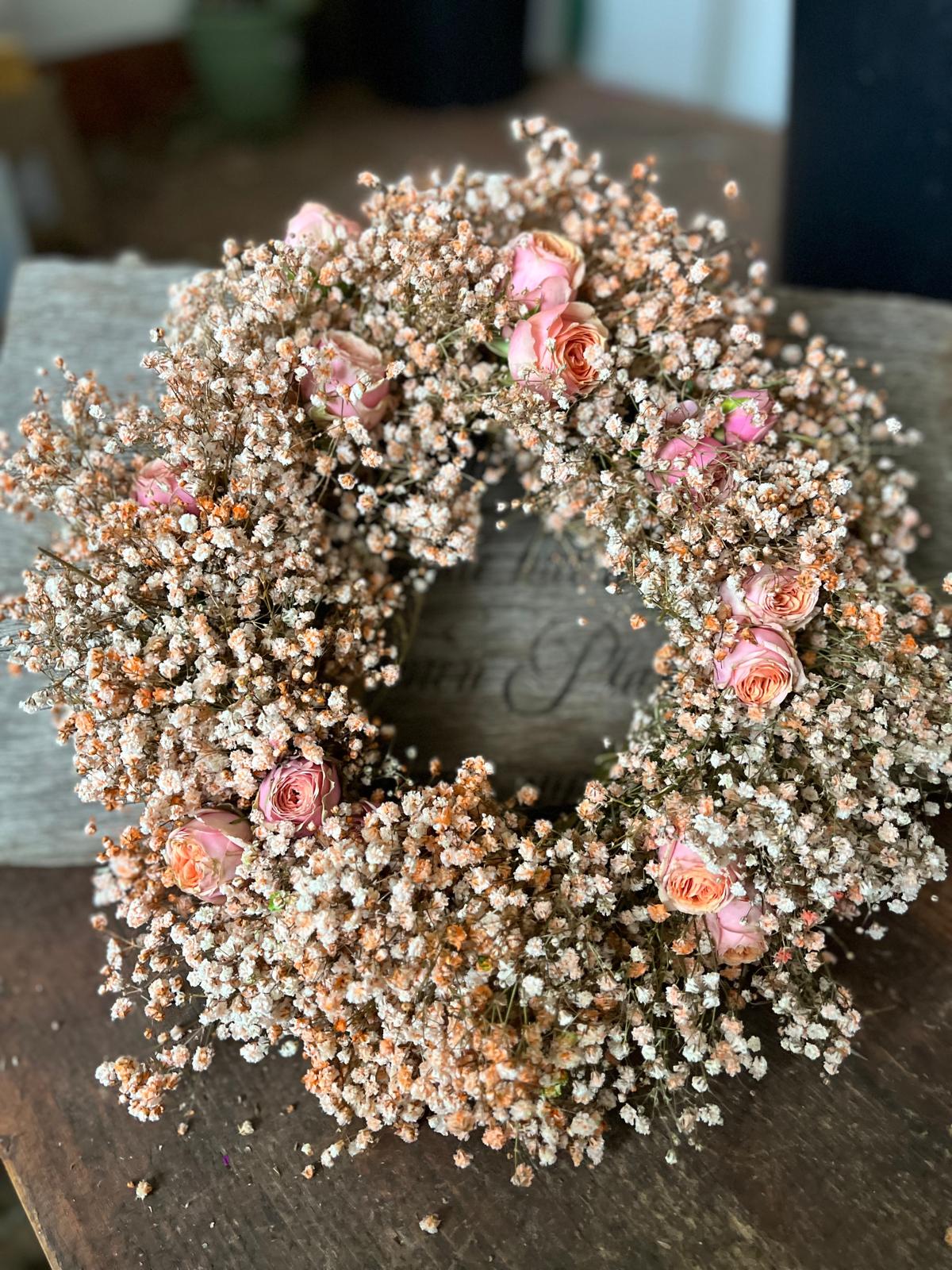 Kranz aus Schleierkraut & Rosen – Handgemachter Trockenkranz 25cm