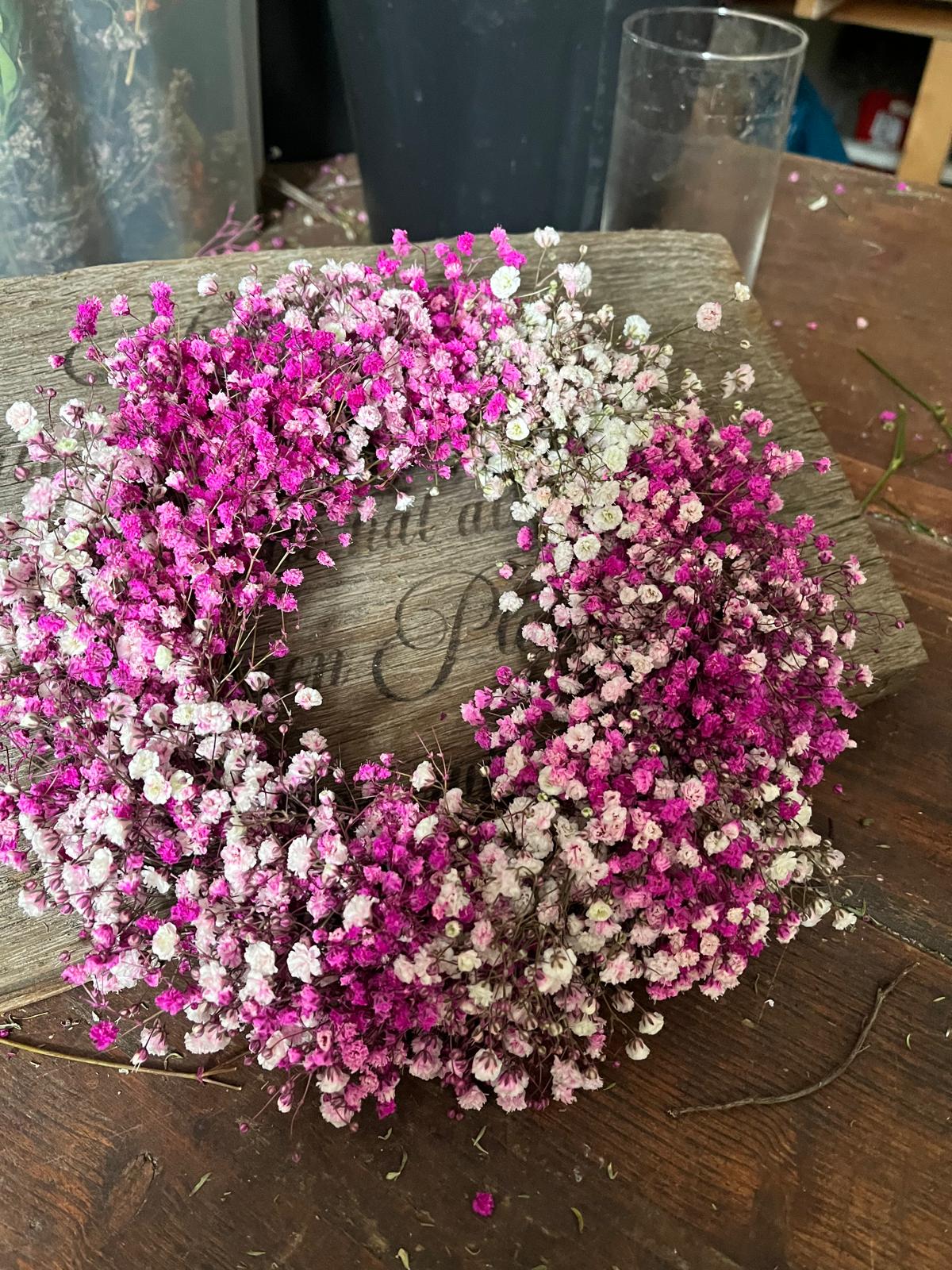 Kranz aus Schleierkraut – Zeitlose Eleganz für Tür, Wand oder Tischdeko