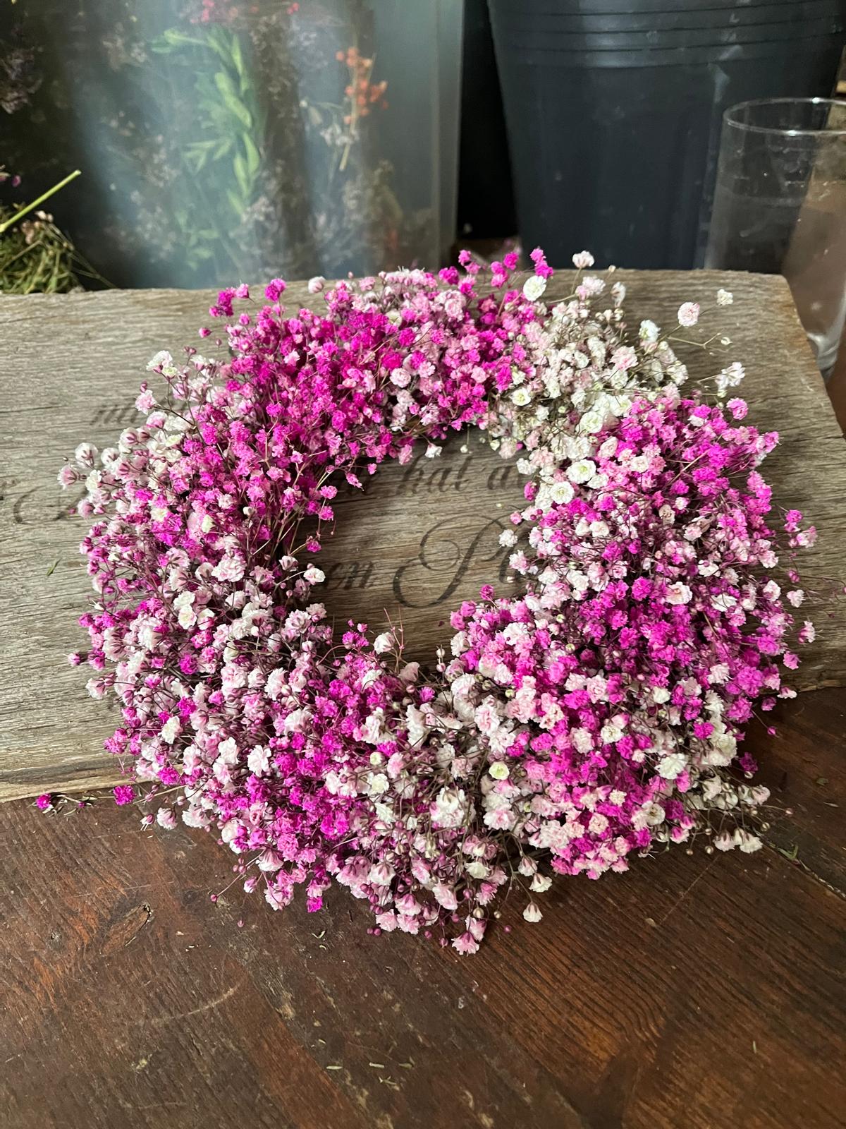 Kranz aus Schleierkraut – Zeitlose Eleganz für Tür, Wand oder Tischdeko