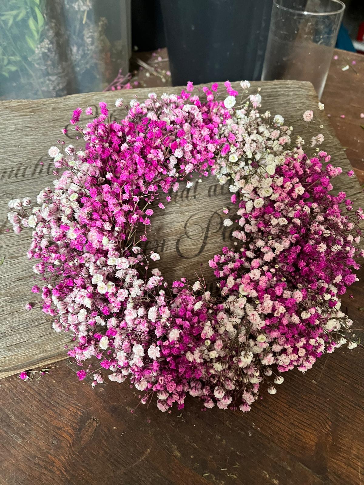 Kranz aus Schleierkraut – Zeitlose Eleganz für Tür, Wand oder Tischdeko