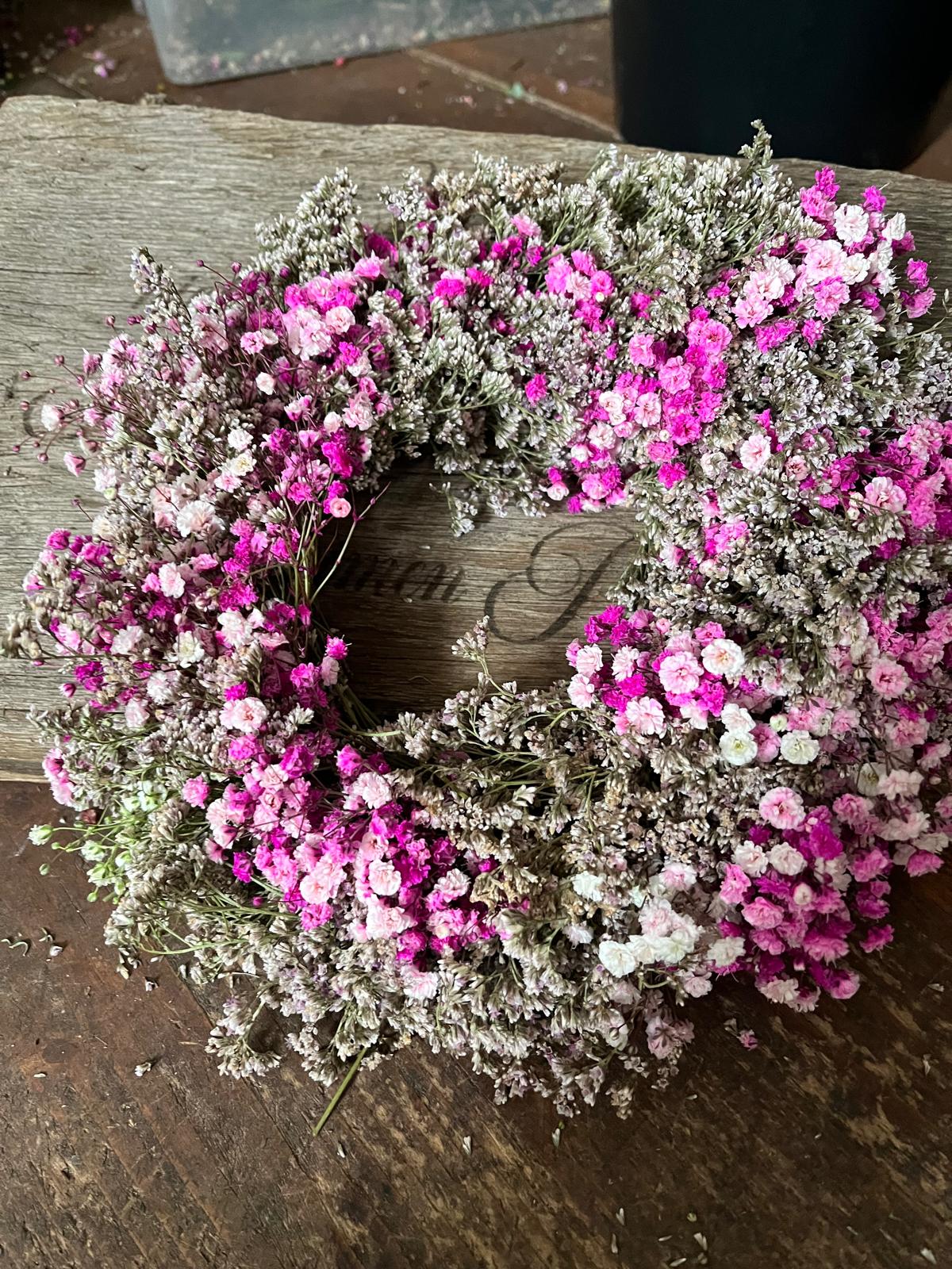 Kranz Schleierkraut & Strandflieder – Frisch gebundener Trockenkranz zum Aufhängen oder für den Tisch – Natürliche Deko – Unikat