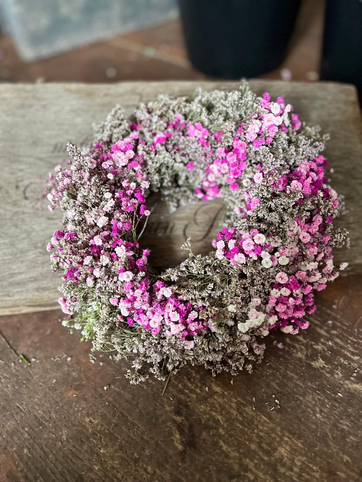 Kranz Schleierkraut & Strandflieder – Frisch gebundener Trockenkranz zum Aufhängen oder für den Tisch – Natürliche Deko – Unikat