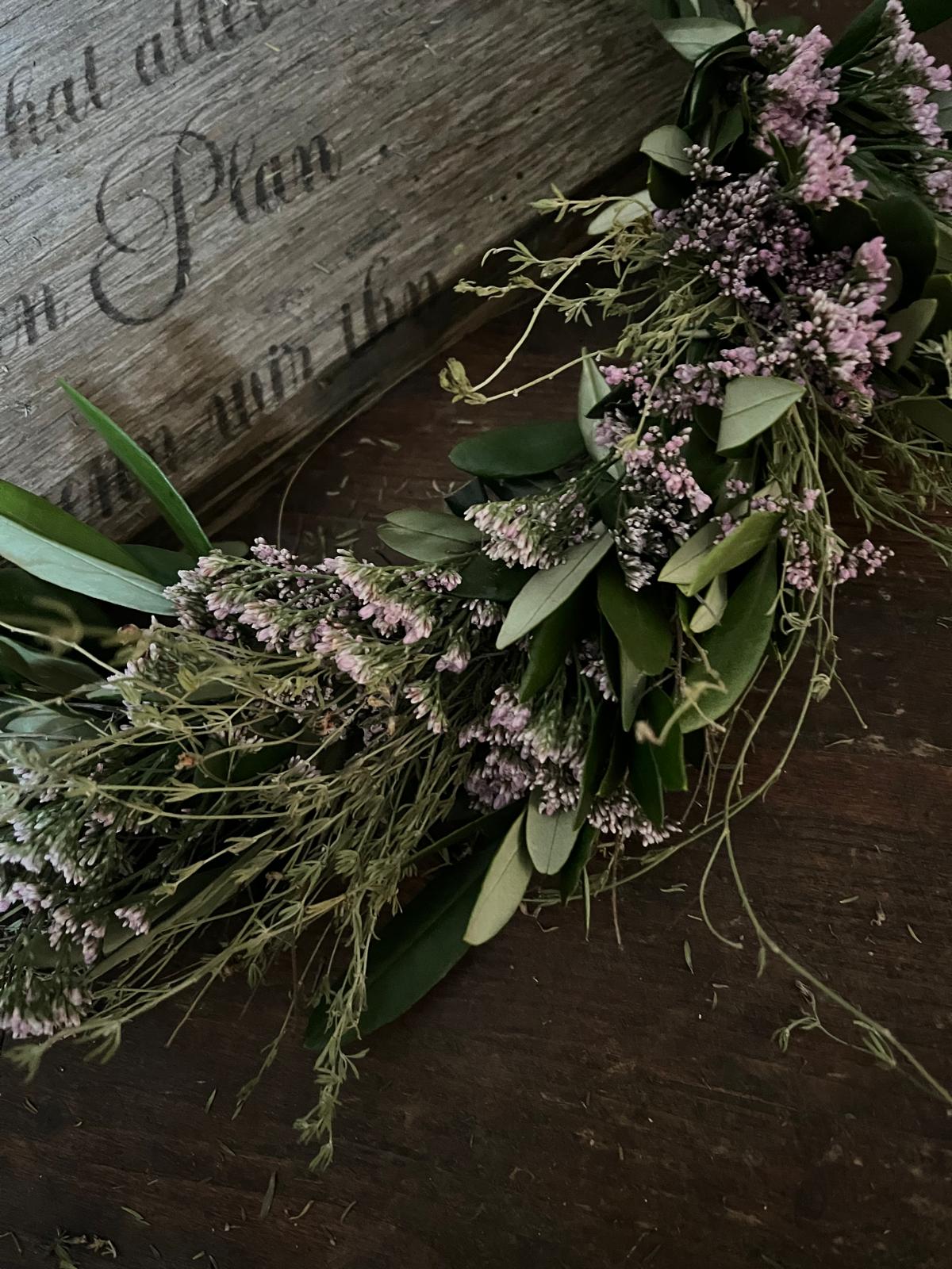 Kranz aus Thymian, Strandflieder & Olive – Handgebundener Trockenkranz – Zeitlose Naturdeko für Tür oder Tisch – Unikat