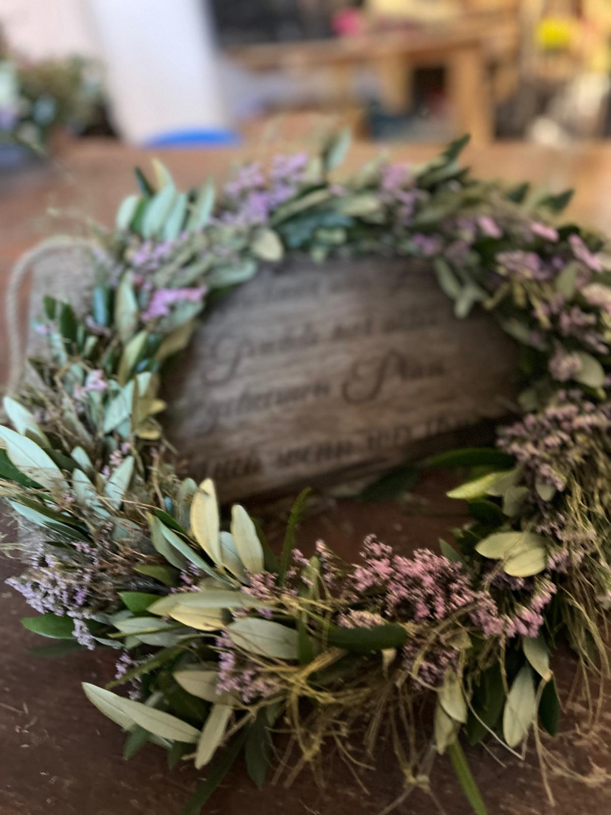 Kranz aus Thymian, Strandflieder & Olive – Handgebundener Trockenkranz – Zeitlose Naturdeko für Tür oder Tisch – Unikat