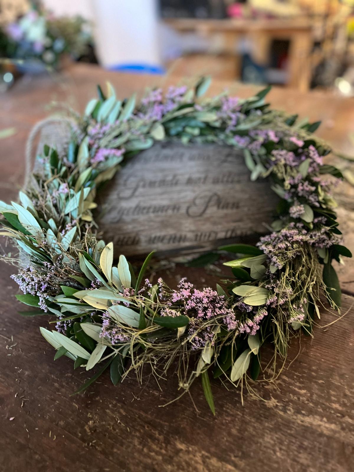 Kranz aus Thymian, Strandflieder & Olive – Handgebundener Trockenkranz – Zeitlose Naturdeko für Tür oder Tisch – Unikat