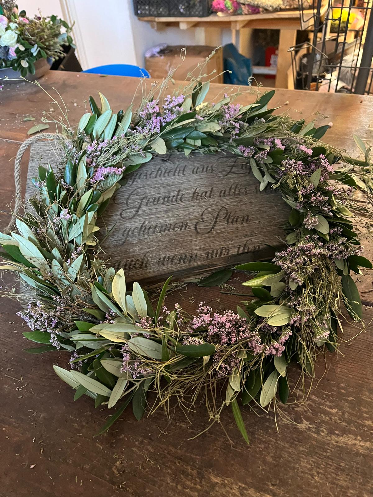 Kranz aus Thymian, Strandflieder & Olive – Handgebundener Trockenkranz – Zeitlose Naturdeko für Tür oder Tisch – Unikat