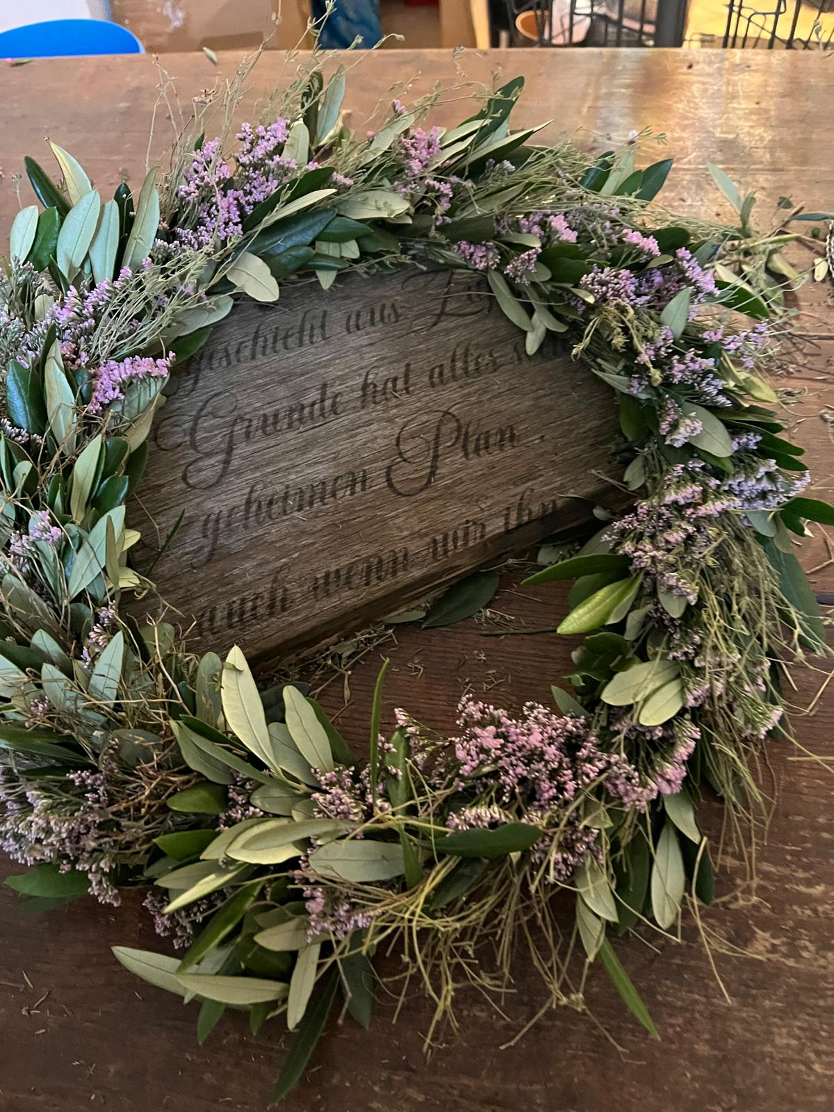 Kranz aus Thymian, Strandflieder & Olive – Handgebundener Trockenkranz – Zeitlose Naturdeko für Tür oder Tisch – Unikat