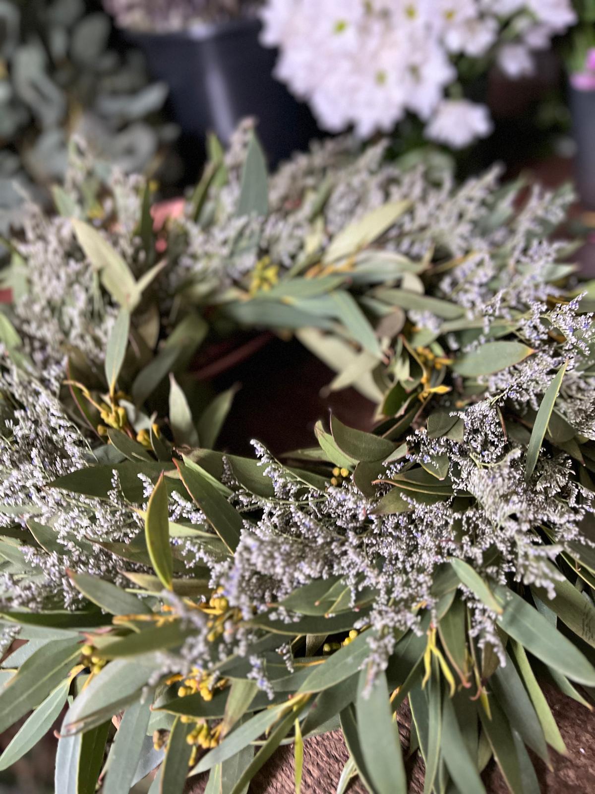 Trockenkranz aus Eukalyptus & Strandflieder – Handgemachter Naturkranz für Tür oder Tisch