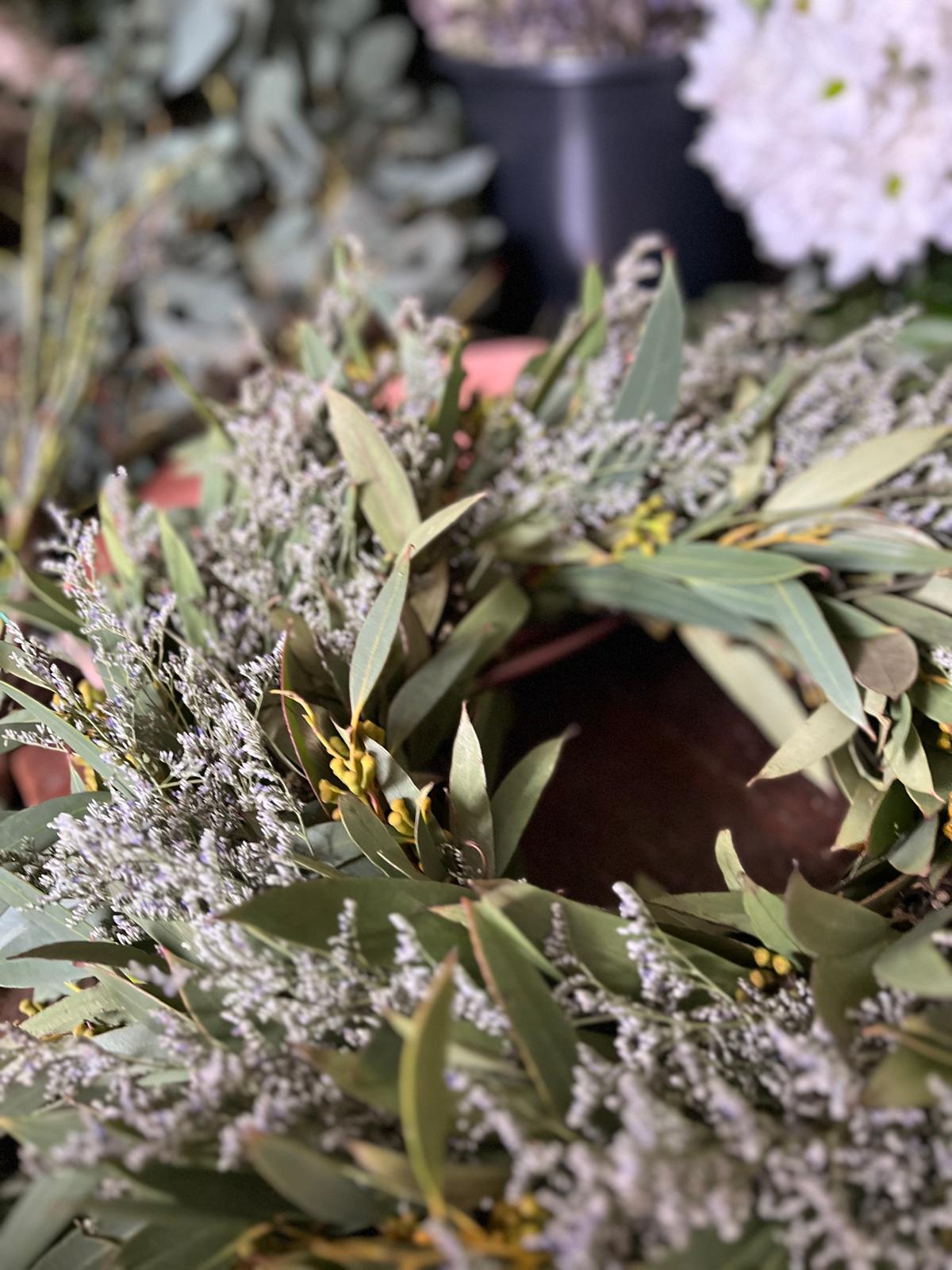 Trockenkranz aus Eukalyptus & Strandflieder – Handgemachter Naturkranz für Tür oder Tisch