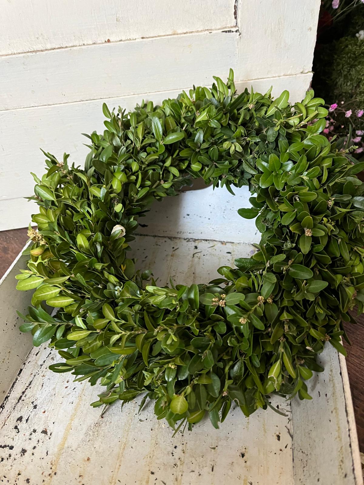 Zeitloser Buxkranz – Handgebunden – Türkranz oder Tischdeko aus Buchsbaum