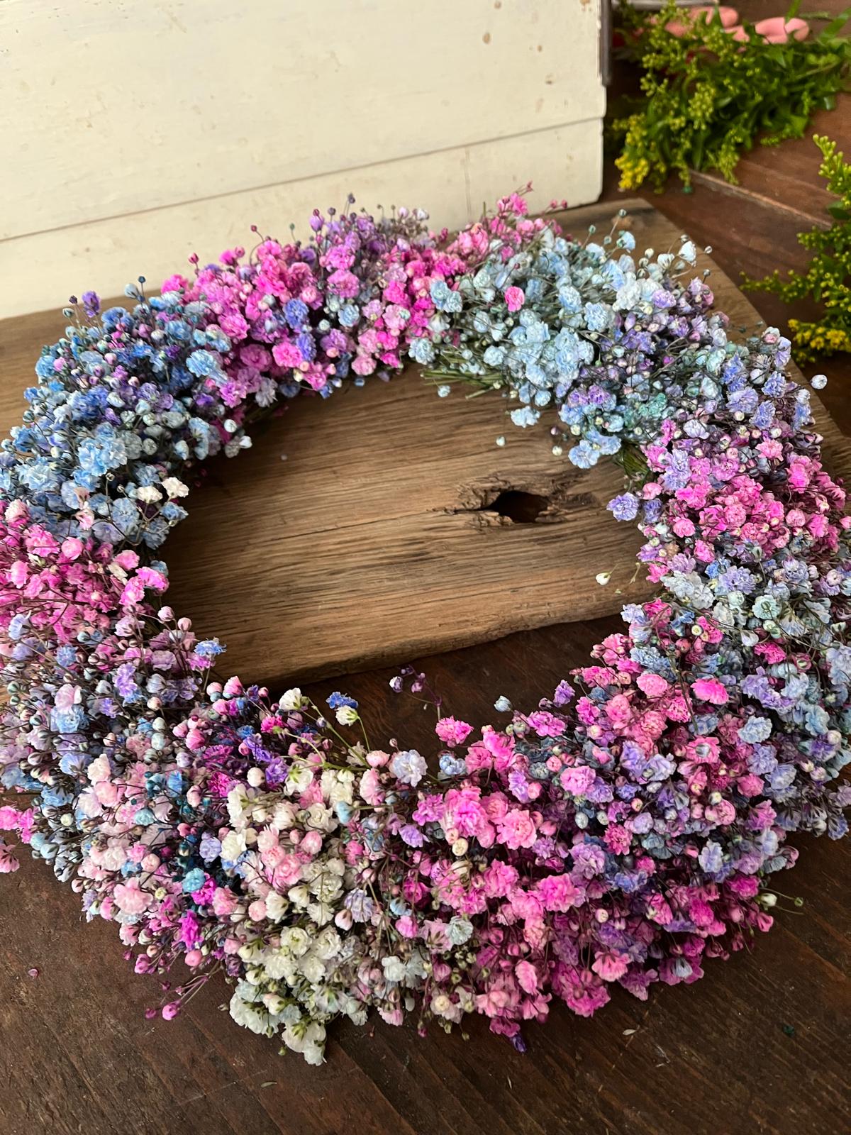 Schleierkraut Kranz – Trockenblumen-Deko in neuen Farben