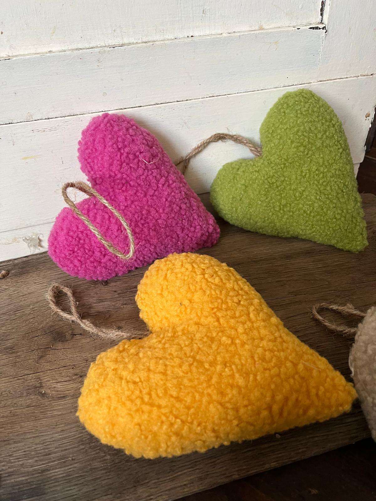 Plüschstoff Herz zum Aufhängen – Kuschelige Deko in 4 Farben