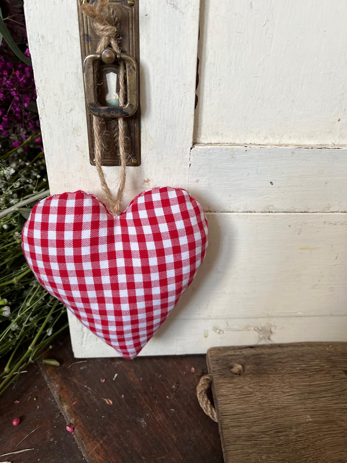 Karierte Stoffanhänger – Deko-Fetzen zum Aufhängen, Landhausstil