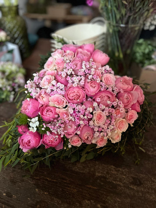 Blumenherz aus frischen Blumen – Geschenk zum Alle Anlässe – Herz gesteckt in Steckschwamm – Trockenbar Handmade Deko