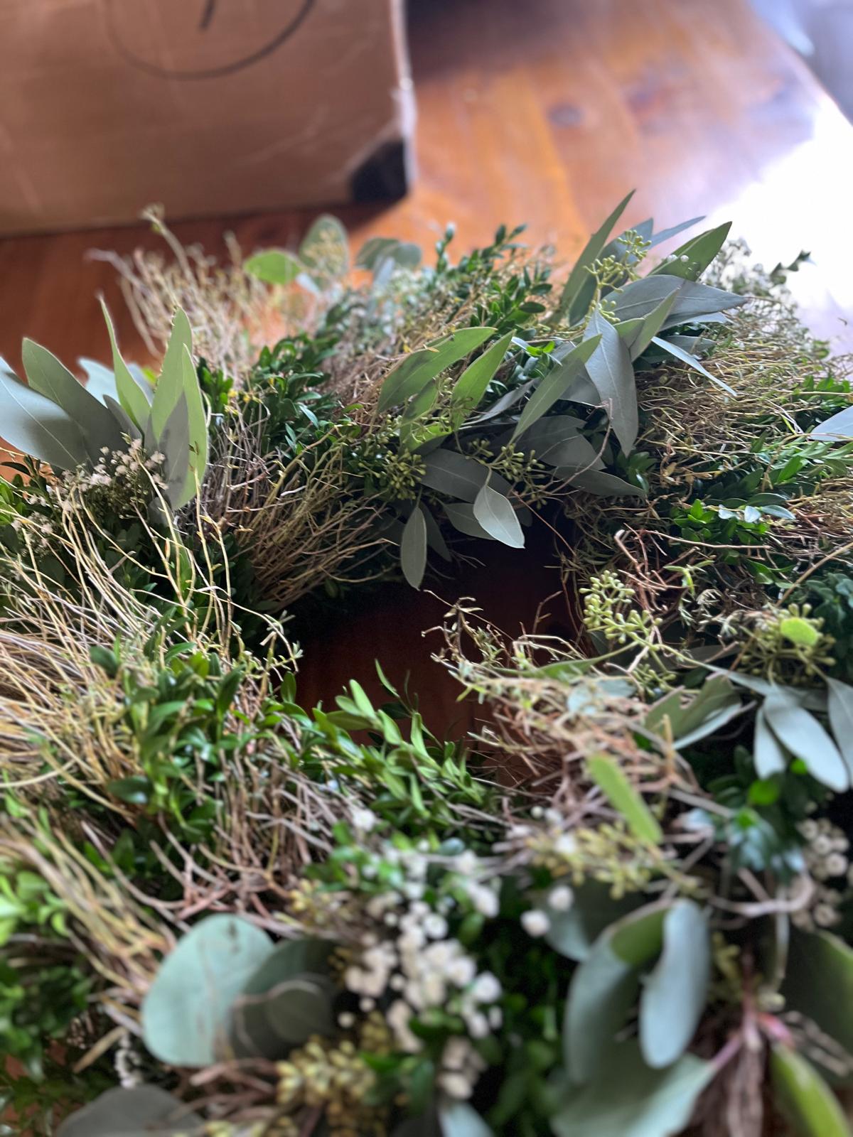 Zeitloser Eukalyptus-Kranz mit Buchsbaum & Thymian – Ganzjahresdeko, Türkranz Unikat