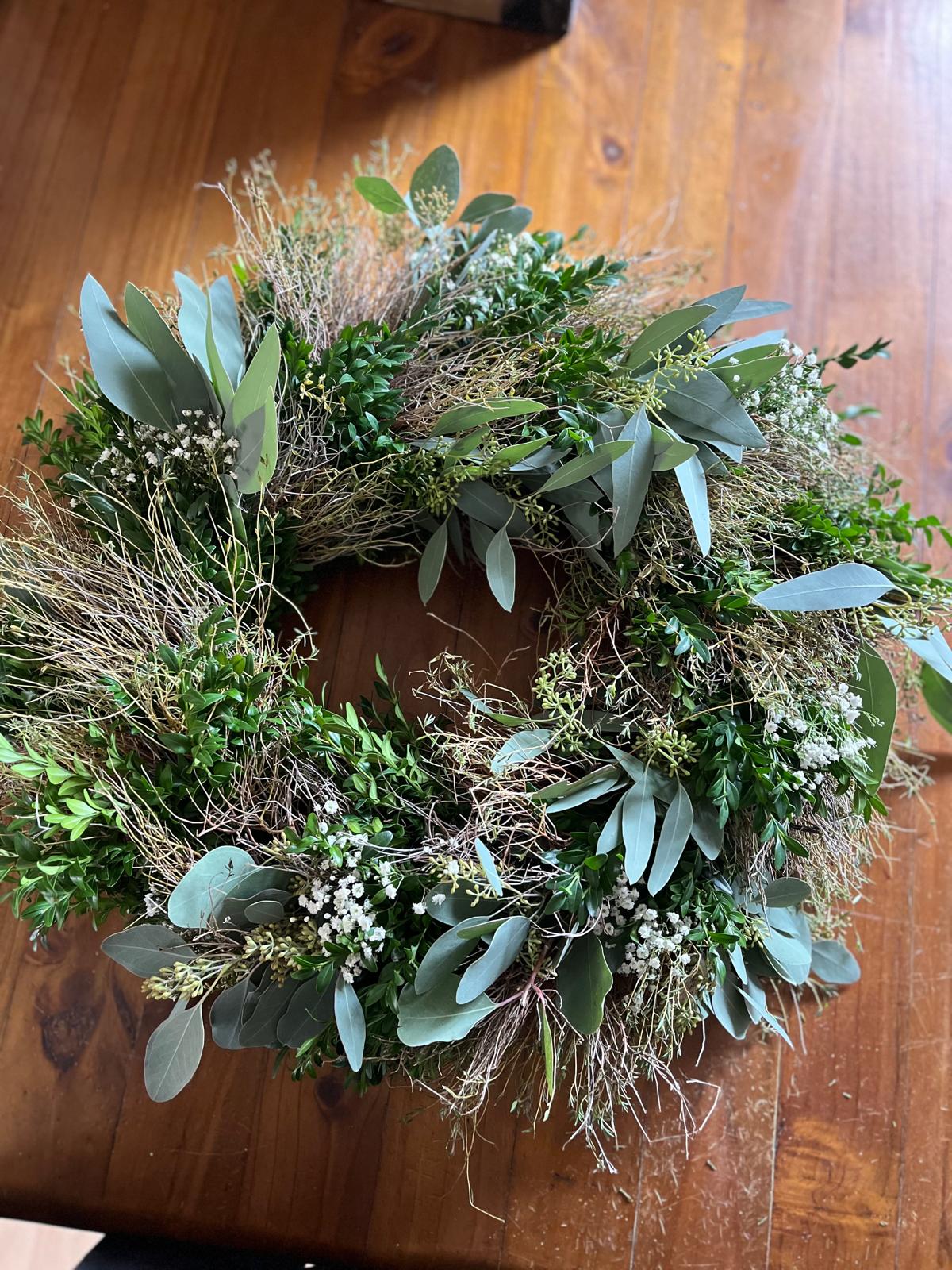 Zeitloser Eukalyptus-Kranz mit Buchsbaum & Thymian – Ganzjahresdeko, Türkranz Unikat