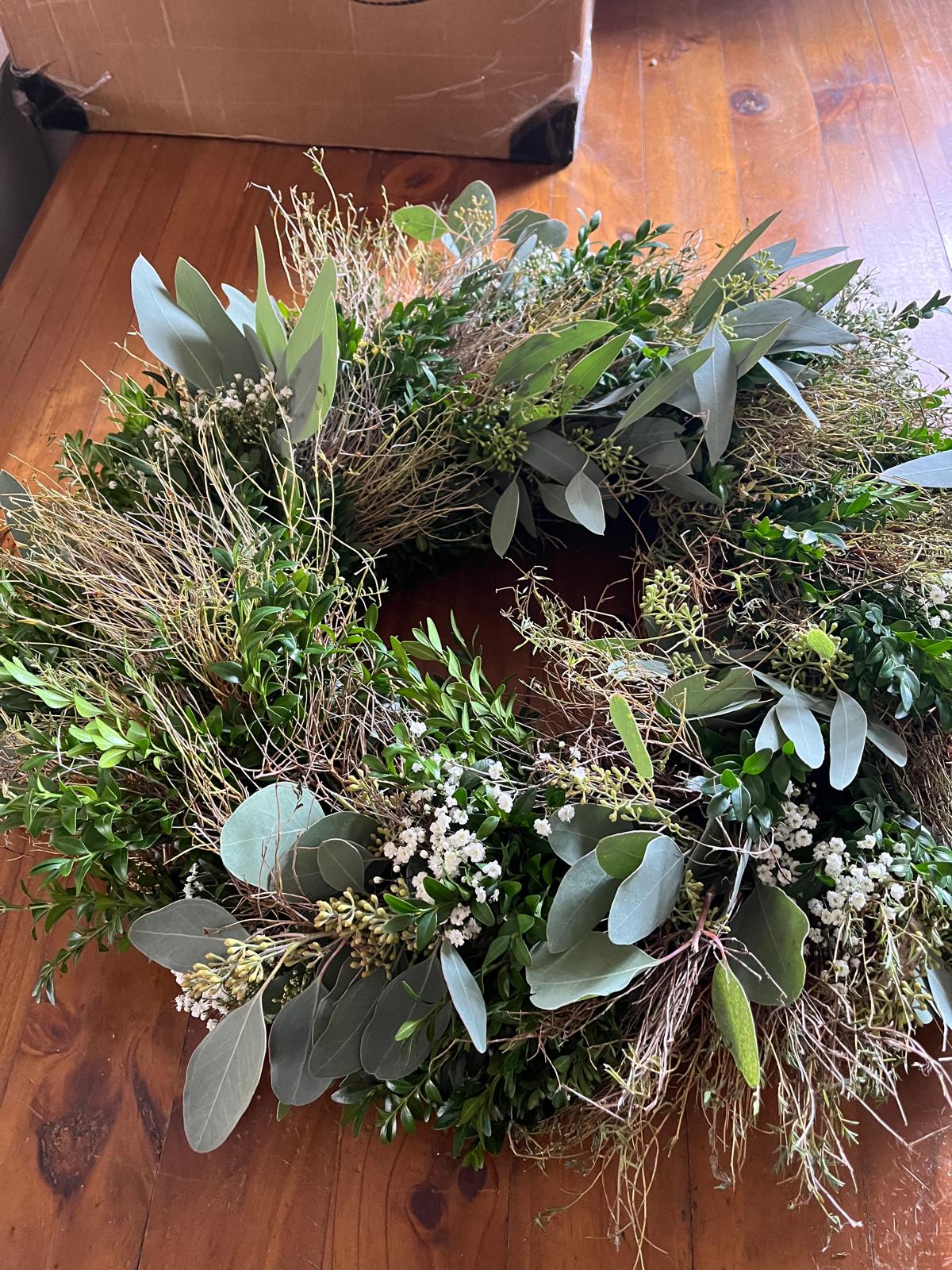 Zeitloser Eukalyptus-Kranz mit Buchsbaum & Thymian – Ganzjahresdeko, Türkranz Unikat