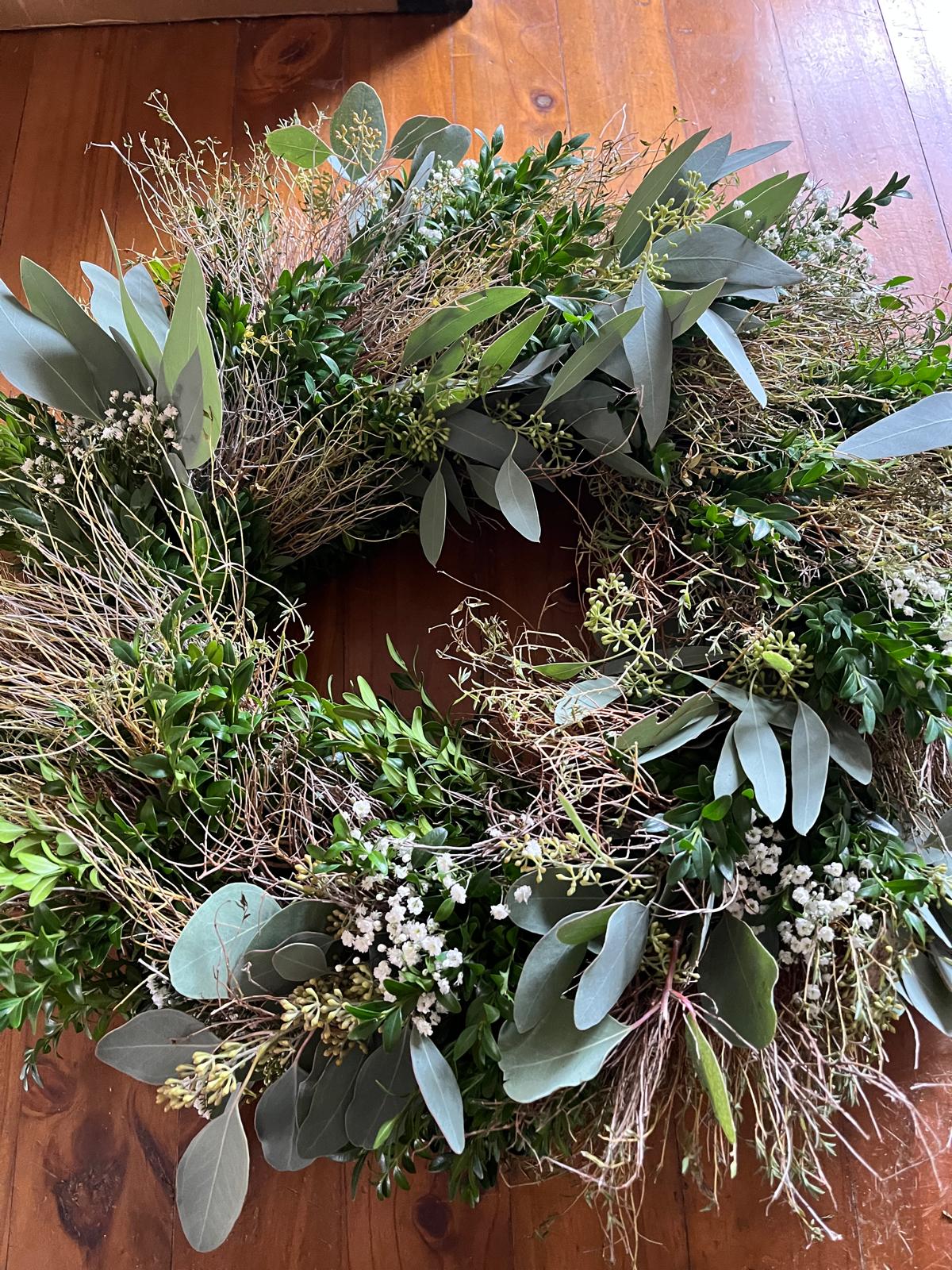 Zeitloser Eukalyptus-Kranz mit Buchsbaum & Thymian – Ganzjahresdeko, Türkranz Unikat