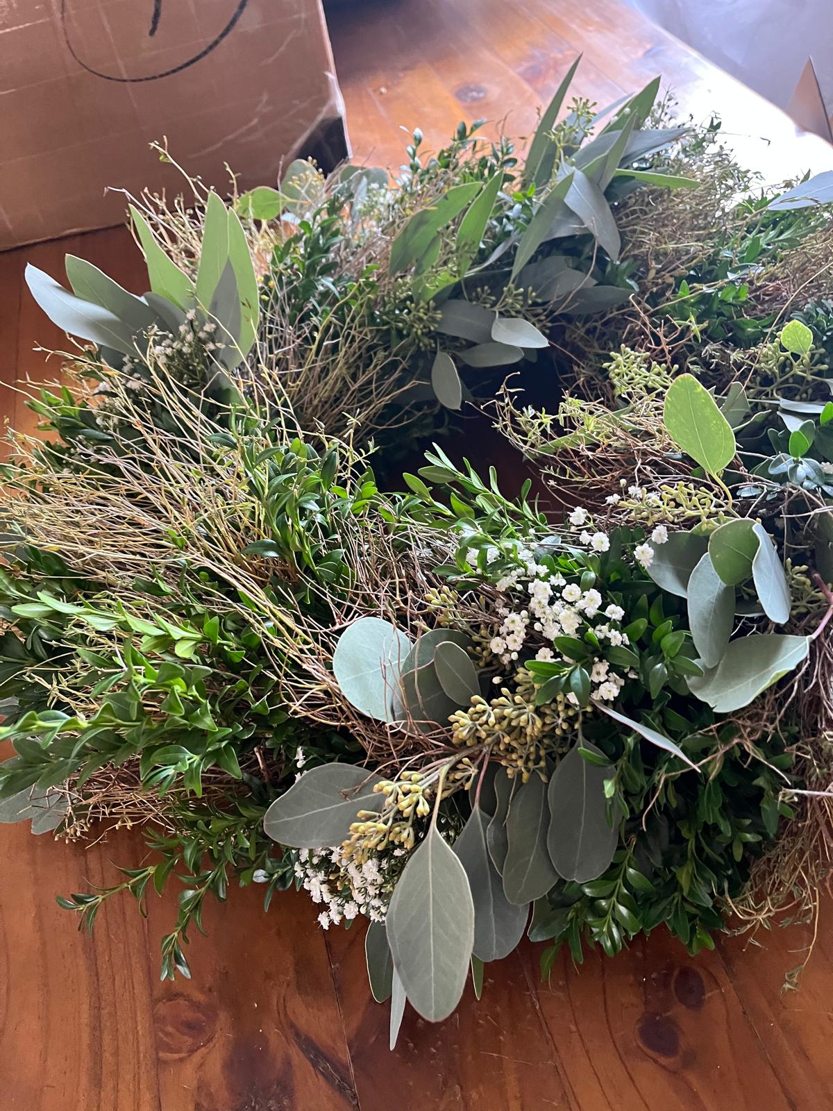 Zeitloser Eukalyptus-Kranz mit Buchsbaum & Thymian – Ganzjahresdeko, Türkranz Unikat