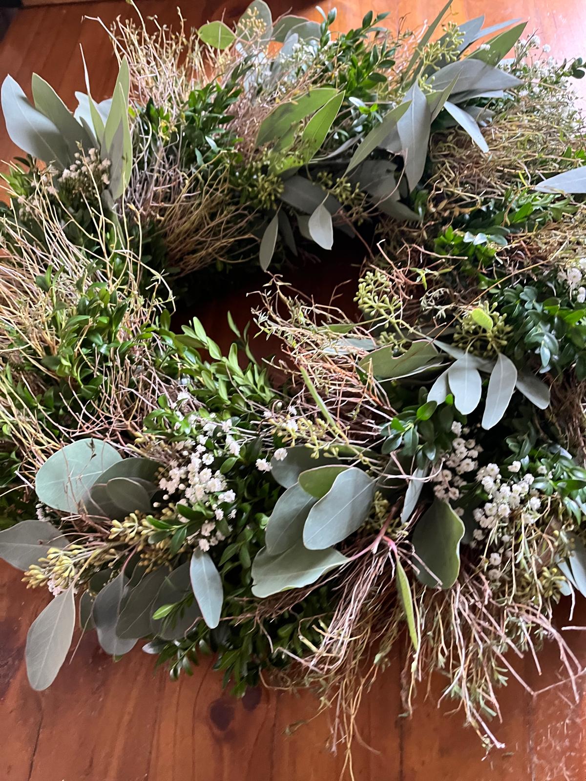 Zeitloser Eukalyptus-Kranz mit Buchsbaum & Thymian – Ganzjahresdeko, Türkranz Unikat