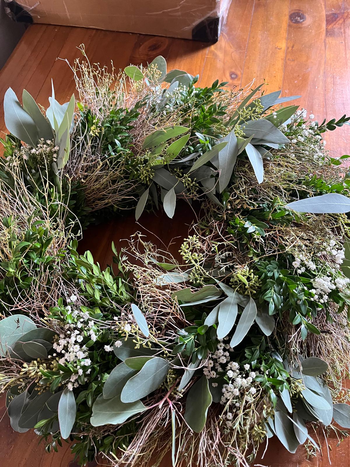 Zeitloser Eukalyptus-Kranz mit Buchsbaum & Thymian – Ganzjahresdeko, Türkranz Unikat