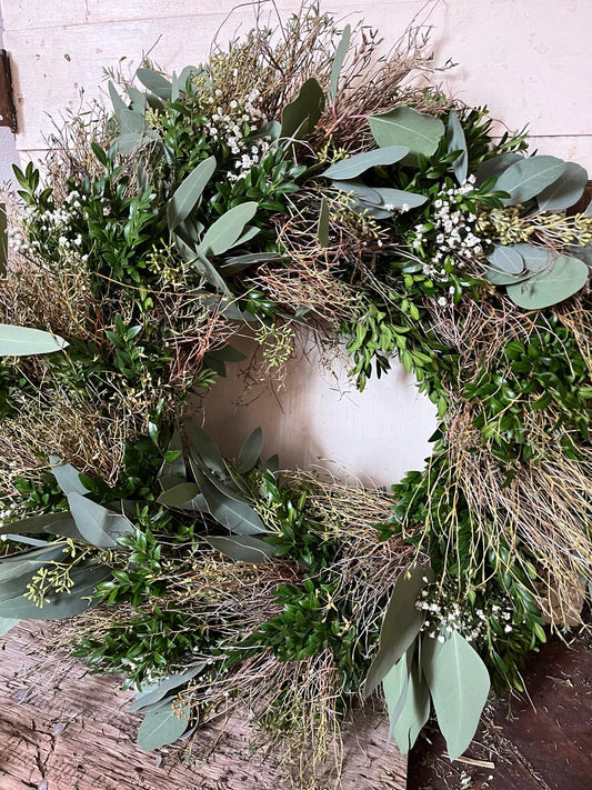 Zeitloser Eukalyptus-Kranz mit Buchsbaum & Thymian – Ganzjahresdeko, Türkranz Unikat