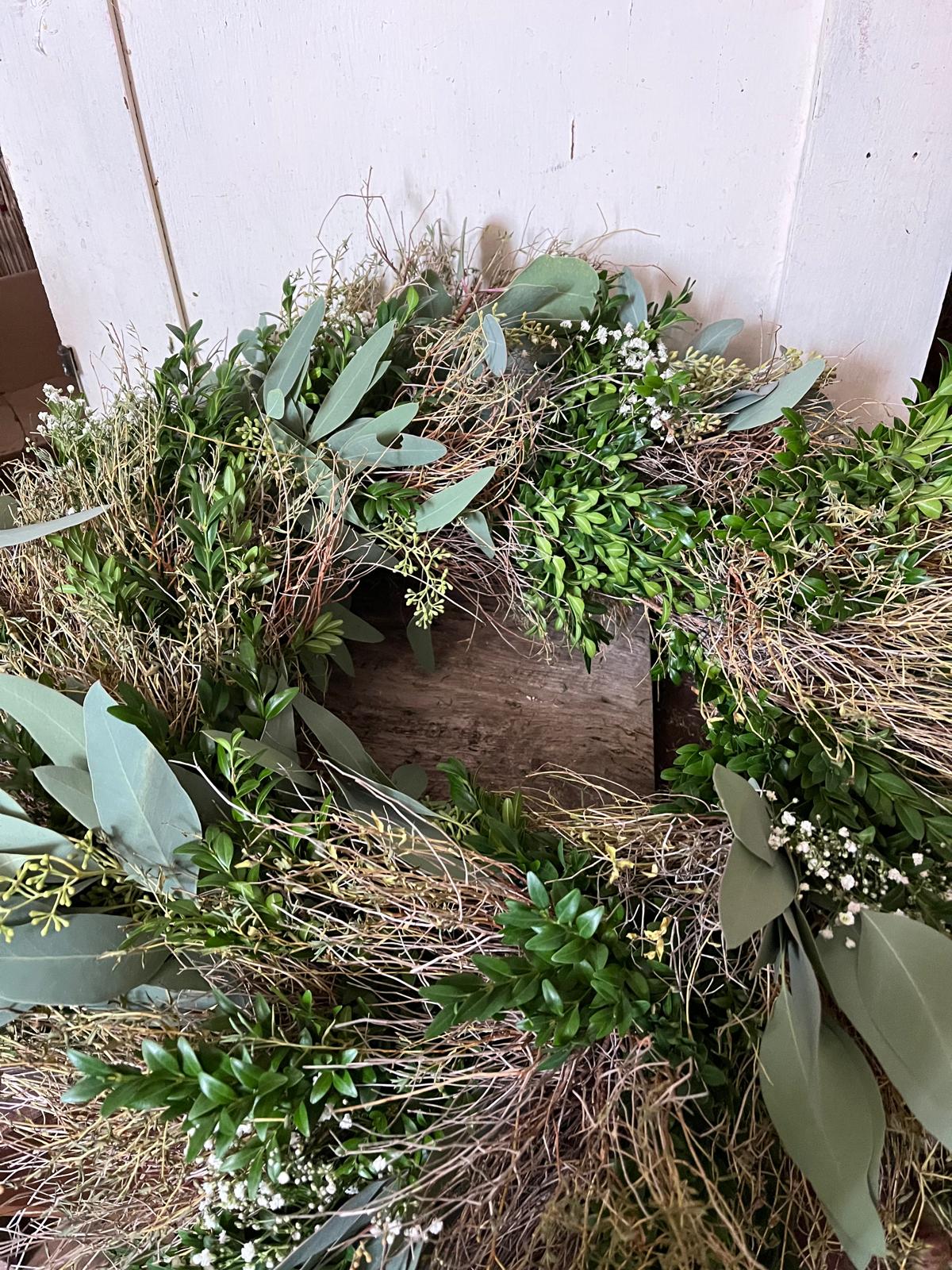 Zeitloser Eukalyptus-Kranz mit Buchsbaum & Thymian – Ganzjahresdeko, Türkranz Unikat