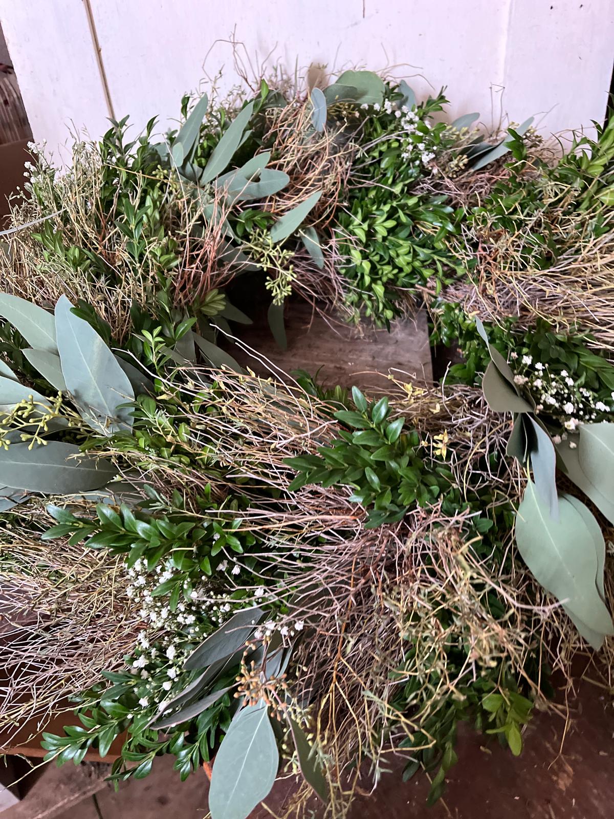 Zeitloser Eukalyptus-Kranz mit Buchsbaum & Thymian – Ganzjahresdeko, Türkranz Unikat