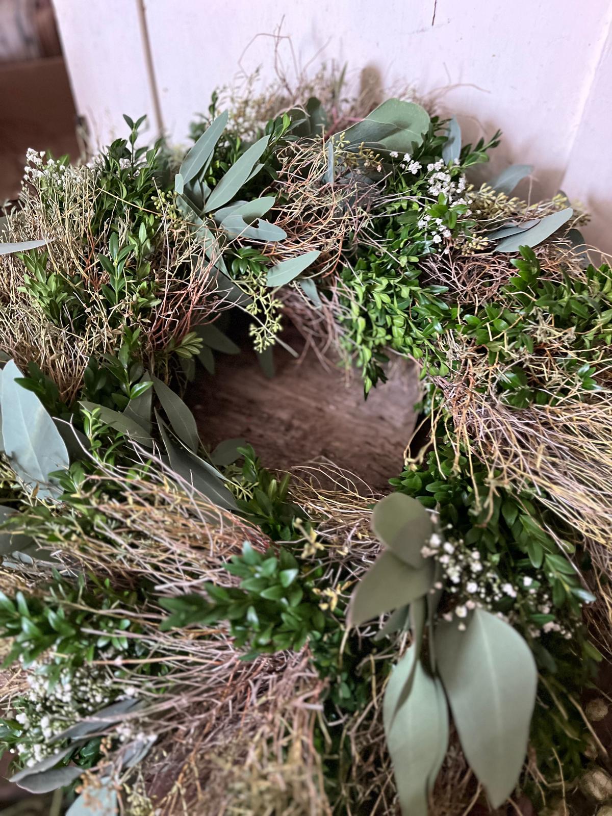 Zeitloser Eukalyptus-Kranz mit Buchsbaum & Thymian – Ganzjahresdeko, Türkranz Unikat