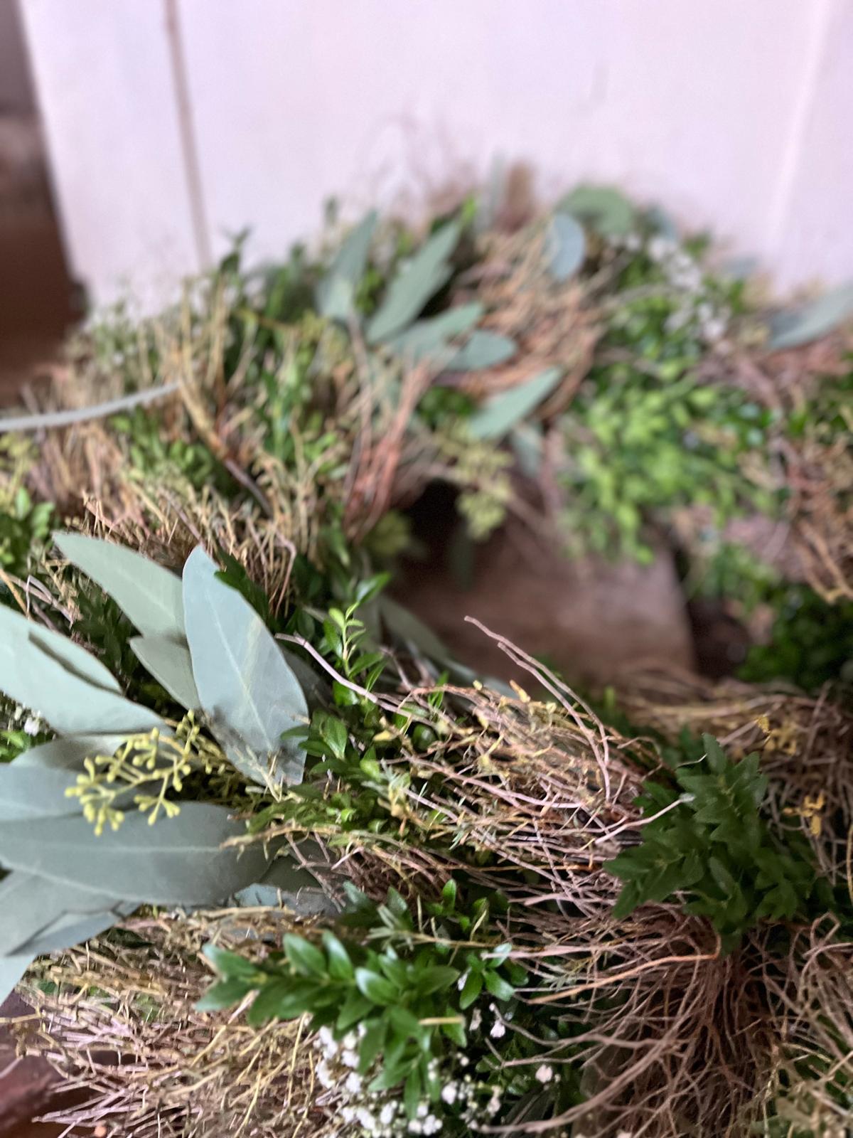 Zeitloser Eukalyptus-Kranz mit Buchsbaum & Thymian – Ganzjahresdeko, Türkranz Unikat