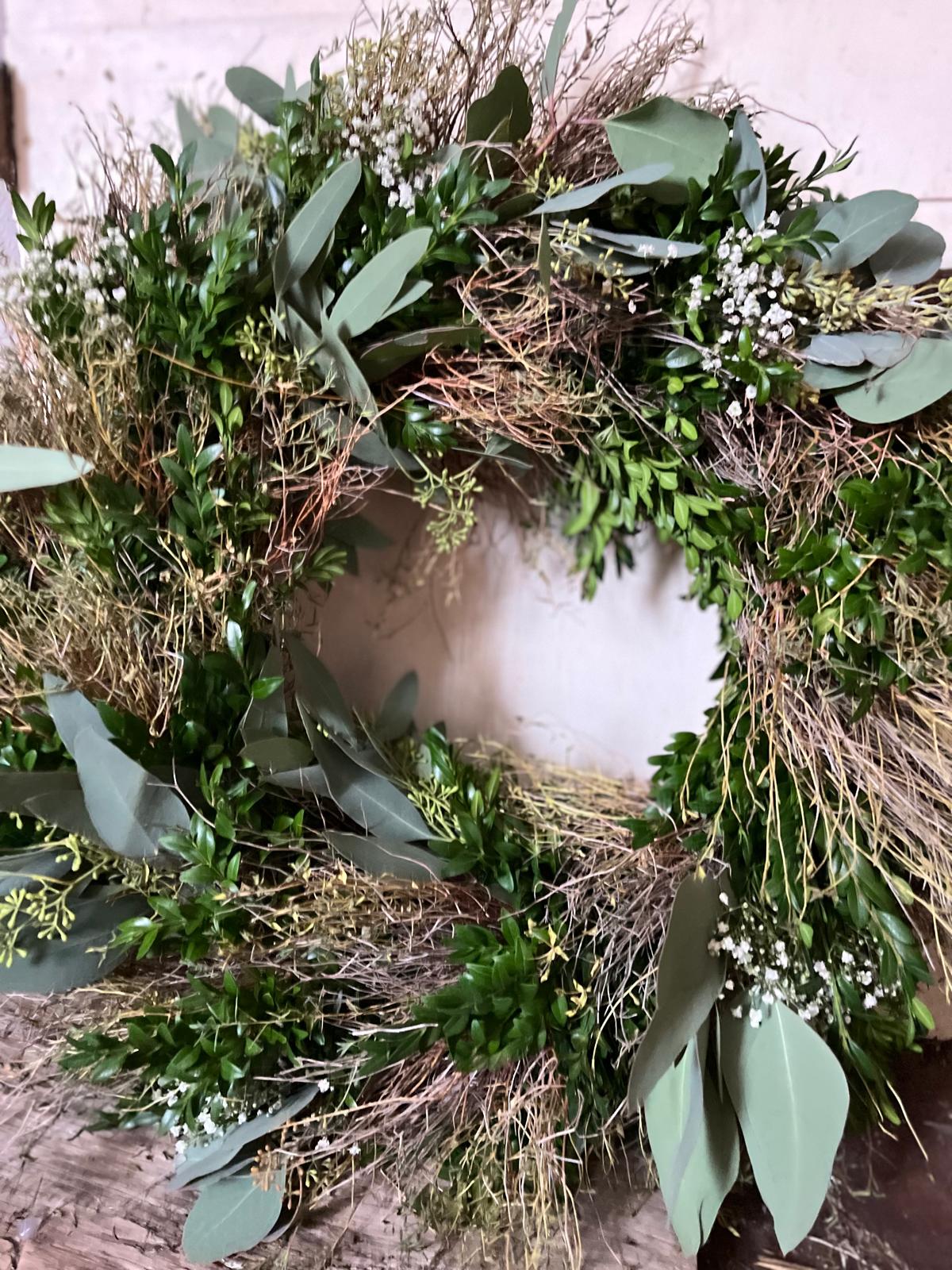 Zeitloser Eukalyptus-Kranz mit Buchsbaum & Thymian – Ganzjahresdeko, Türkranz Unikat
