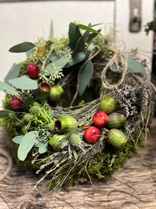 Natürlicher Türkranz: Mit Äpfeln & Strandflieder