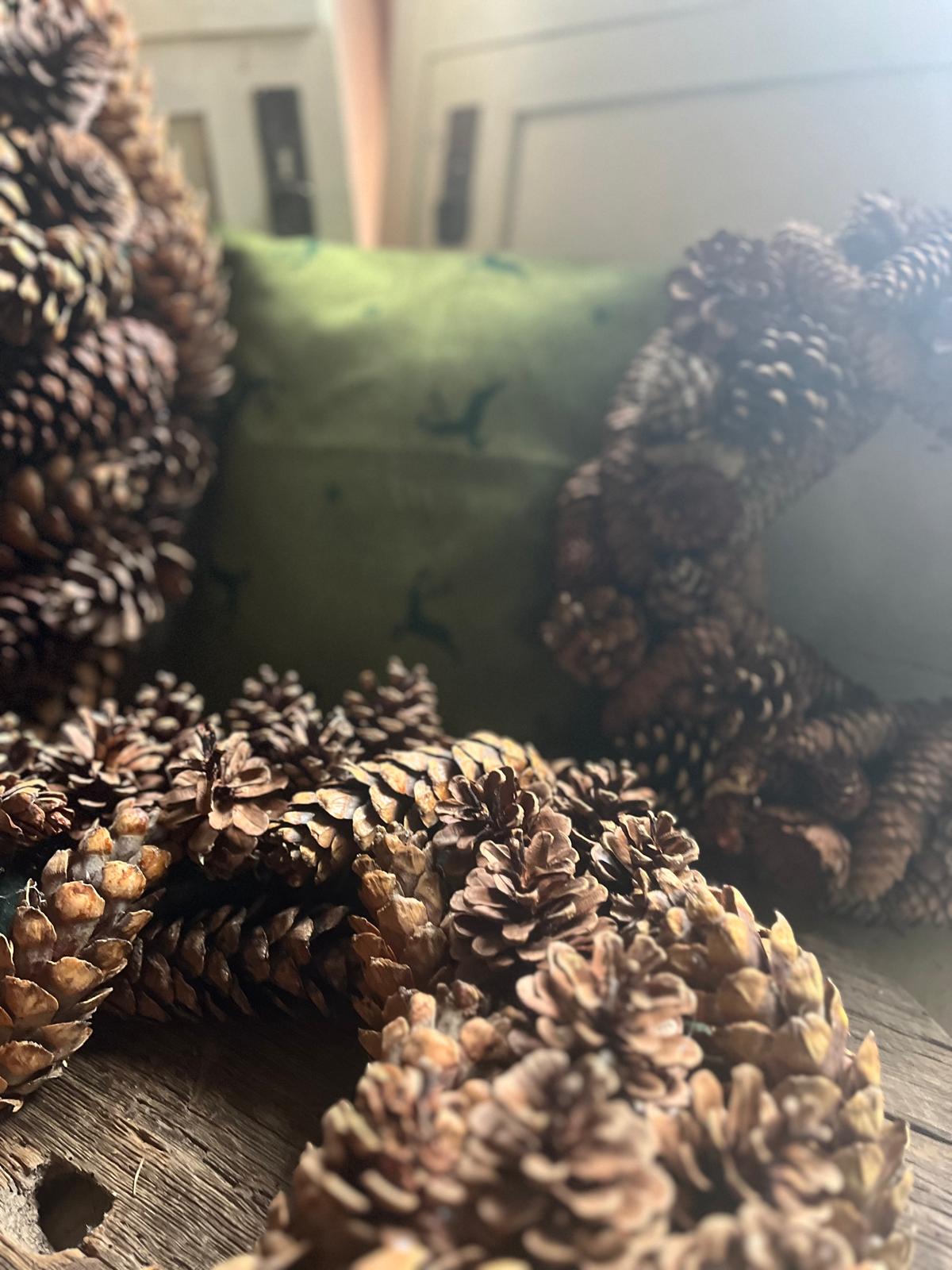 Edler Kranz: Handgefertigtes Unikat für Tisch & Tür