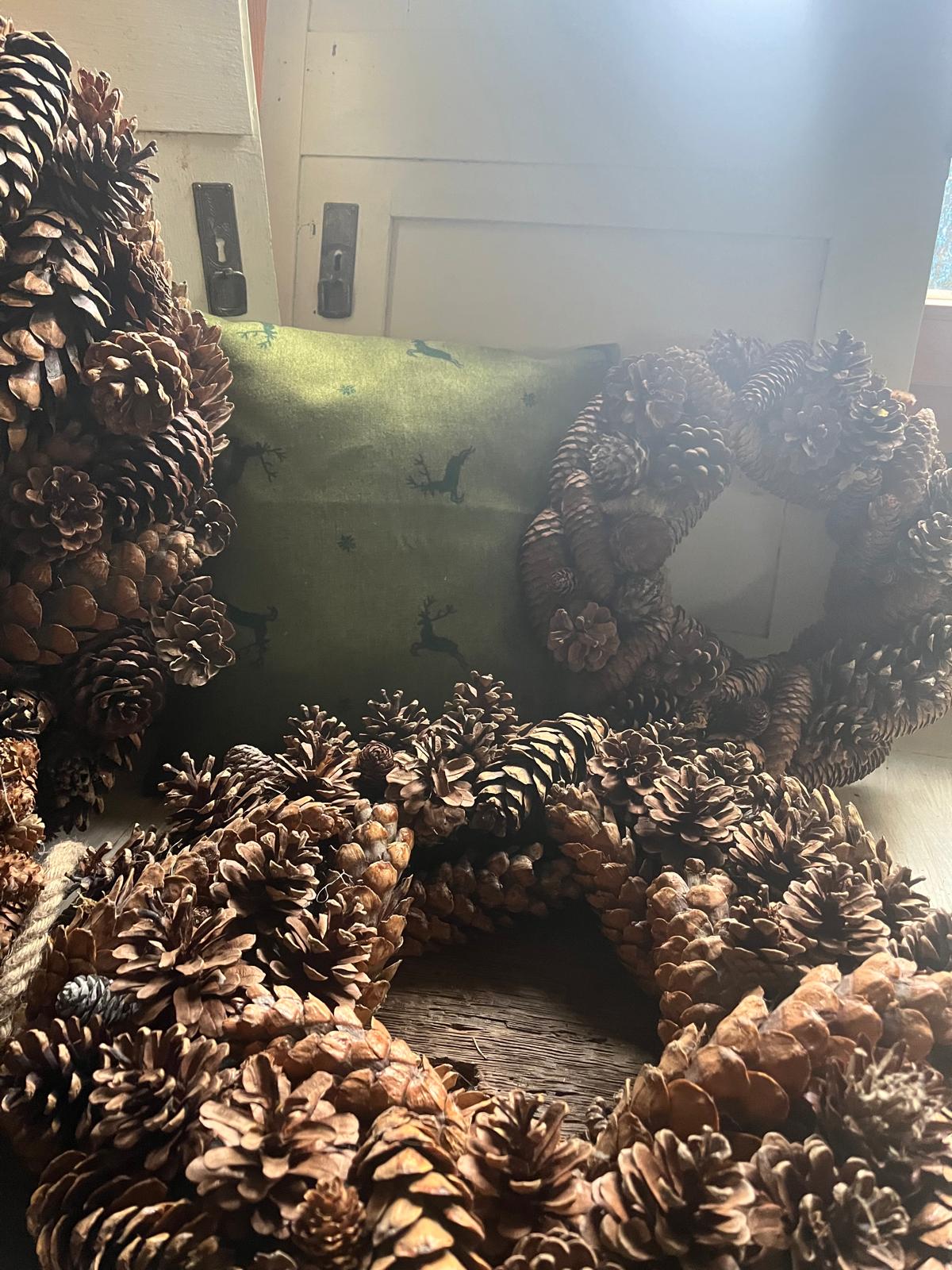 Edler Kranz: Handgefertigtes Unikat für Tisch & Tür