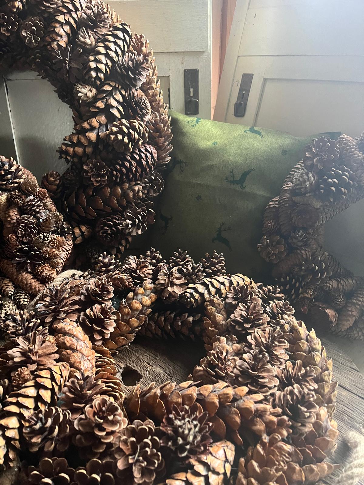 Edler Kranz: Handgefertigtes Unikat für Tisch & Tür