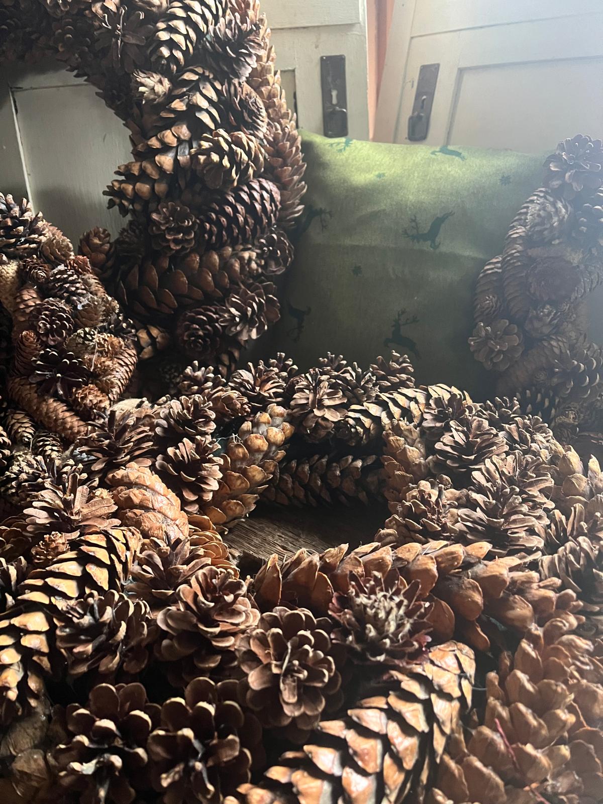 Edler Kranz: Handgefertigtes Unikat für Tisch & Tür