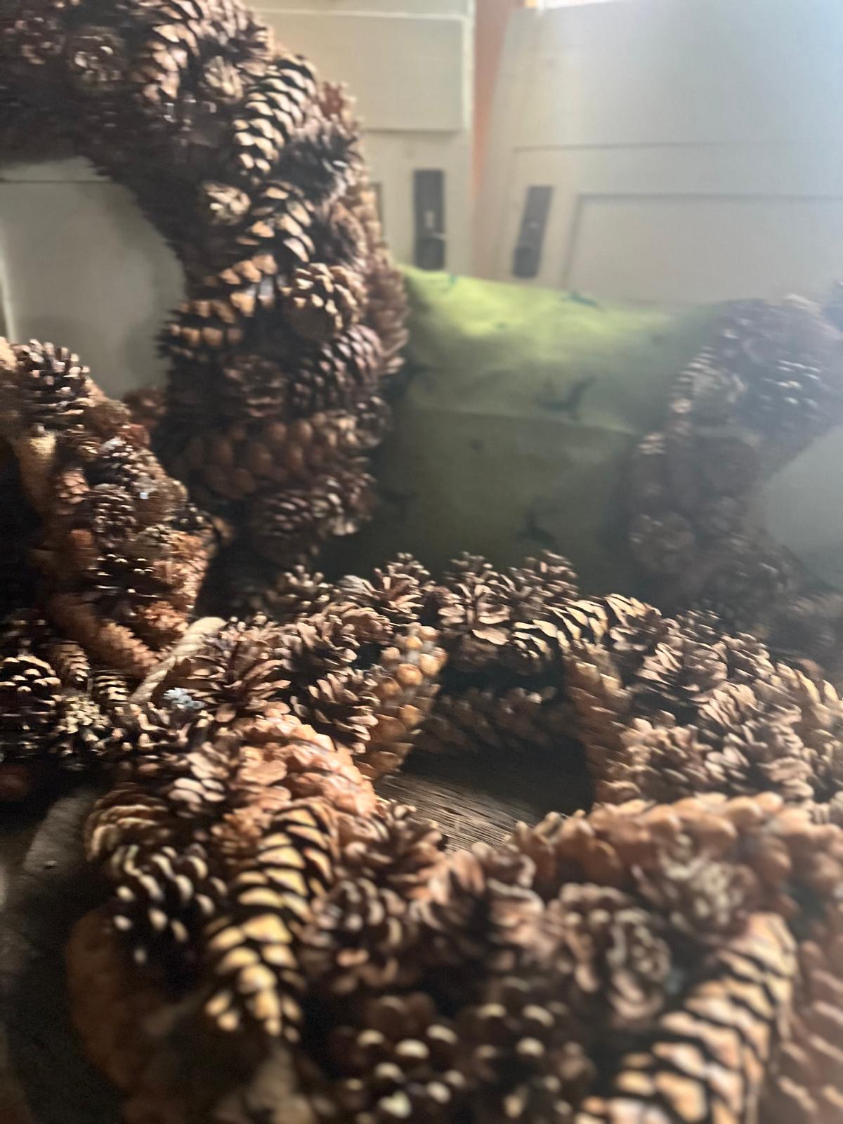 Edler Kranz: Handgefertigtes Unikat für Tisch & Tür