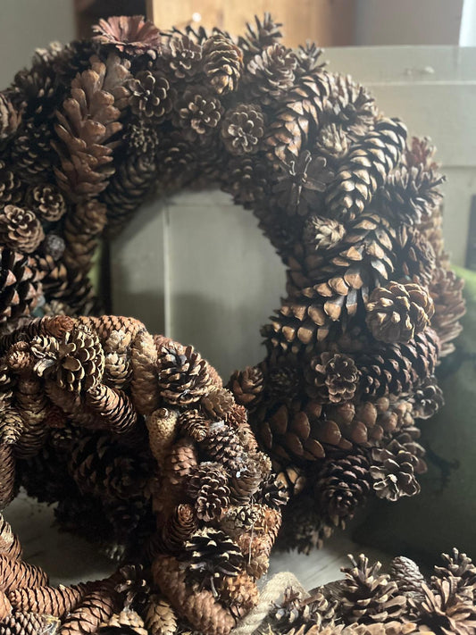 Edler Kranz: Handgefertigtes Unikat für Tisch & Tür