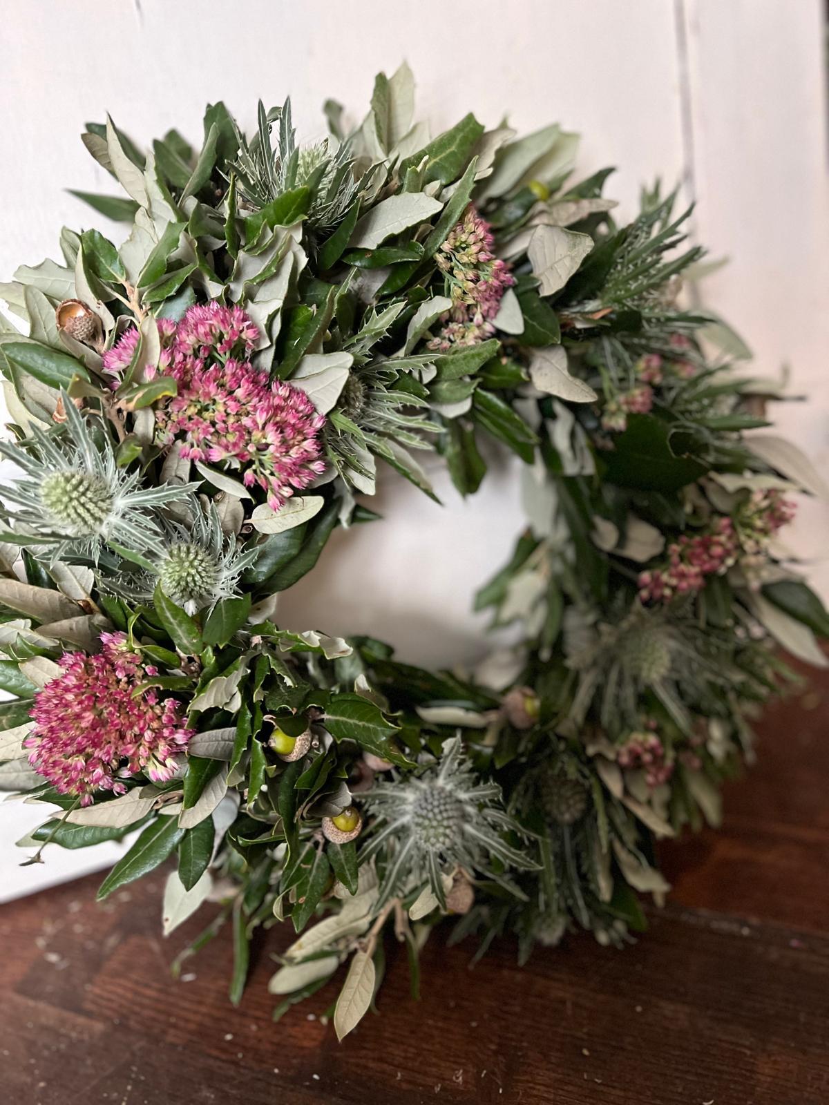 Neues Modell: Türkranz mit Blättern, Disteln & Sedum (25 cm)